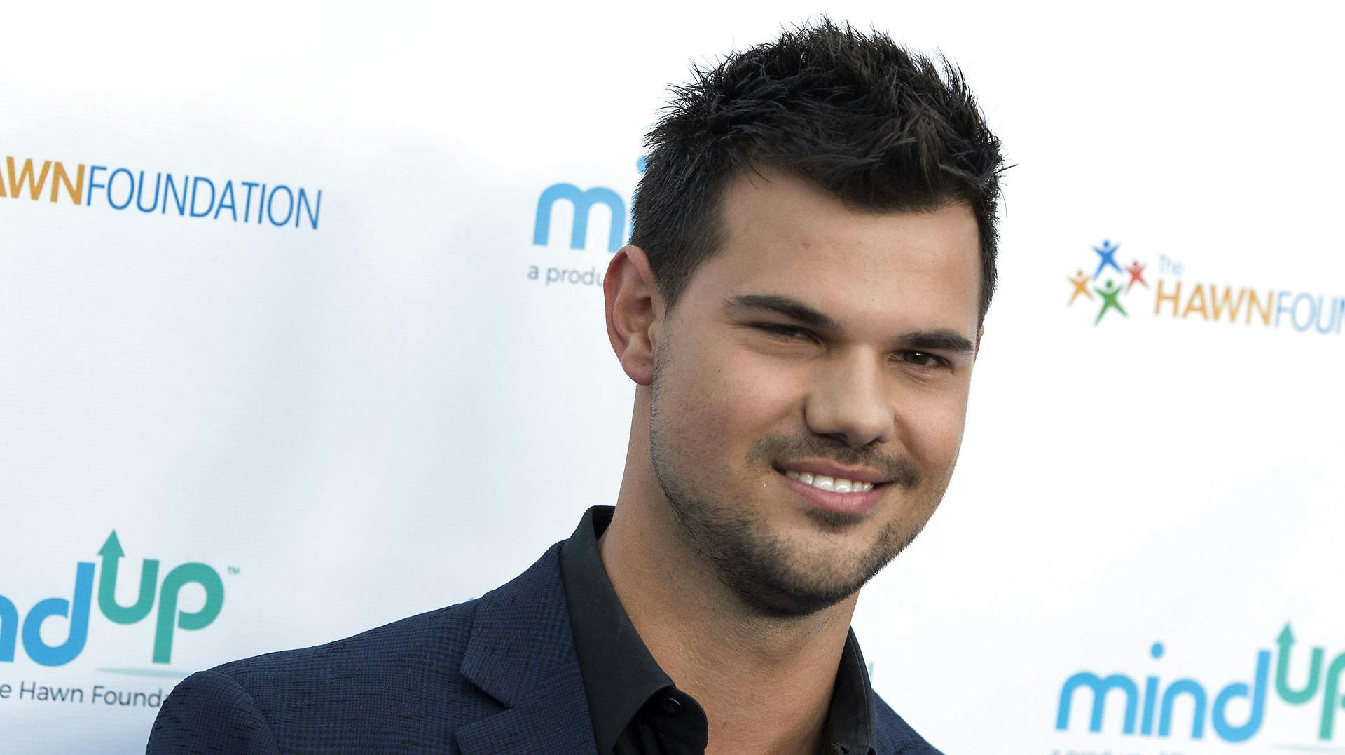"Twilight"-stjernen Taylor Lautner er officielt en gift mand.