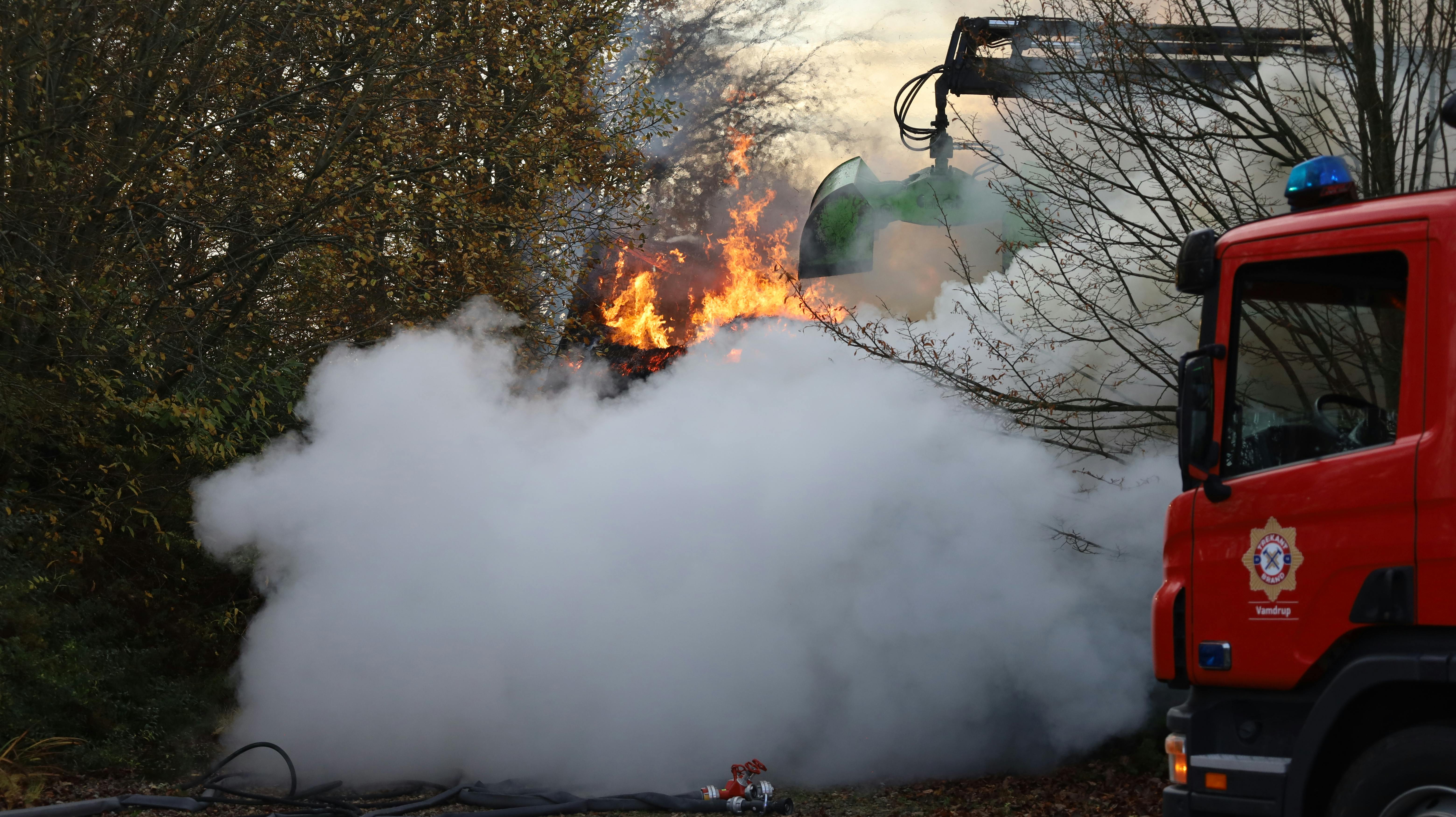 Et families hus i Vejen brød i brand tidlig søndag. Gudskelov blev familien vækket af en brandalarm og kom alle uskadt ud af huset. nbsp;