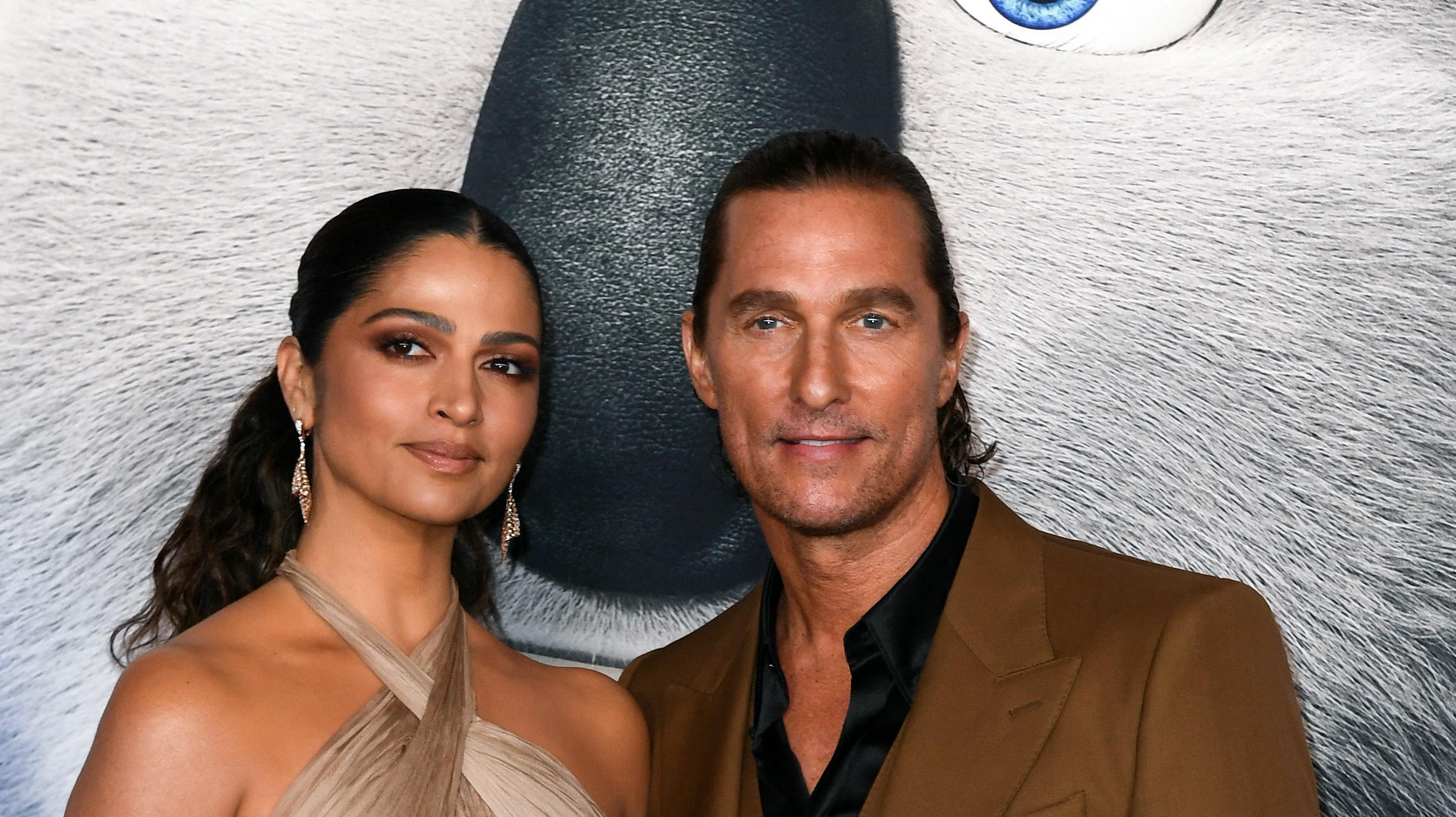 Model Camila Alves og skuespiller Matthew McConaughey har sammen børnene Levi på 14, Vida på 12 og Levingston på ni år. 