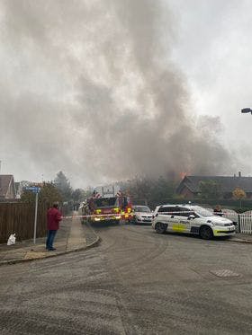 Der er opstået voldsom røgudvikling i forbindelse med branden på Agerlandsvej.