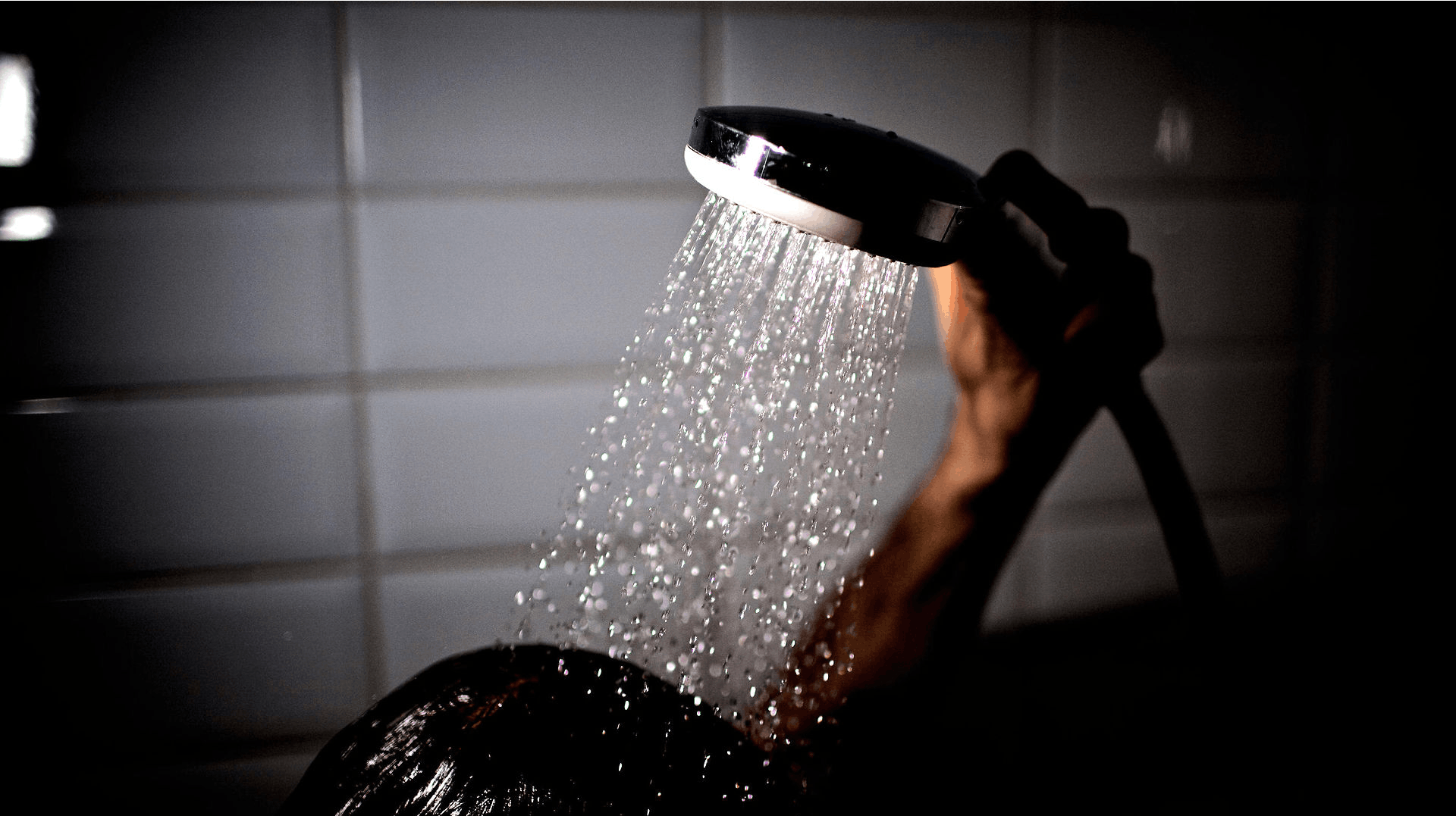 Det bliver en kold fornøjelse at tage et bad i idrætshallerne i Tønder Kommune.