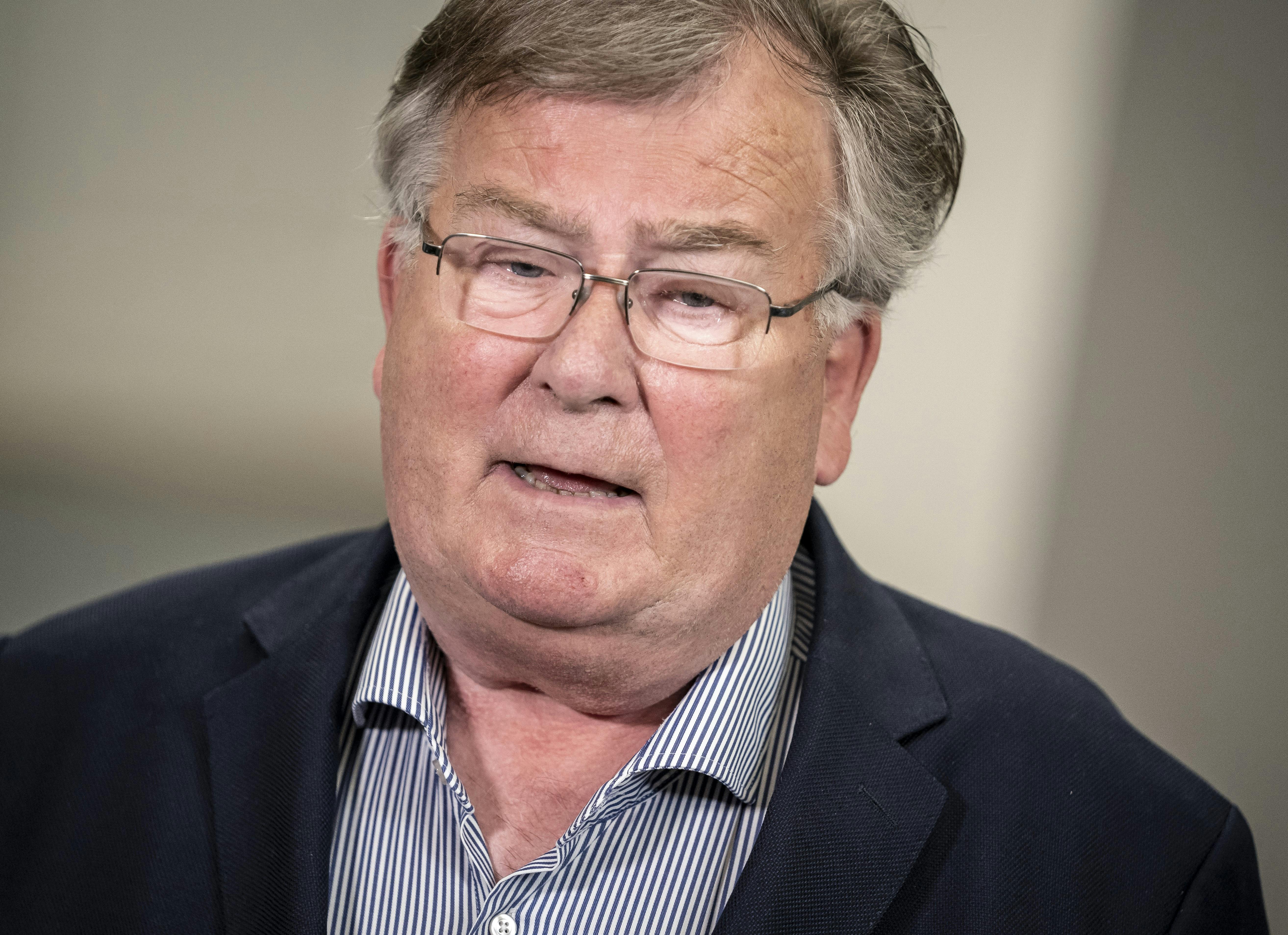 Både Claus Hjort Frederiksens hustru og søn er alvorligt syge.