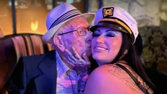 100-årige Gioacchino "Jack" Poma fik en fødselsdag, han sent vil glemme.