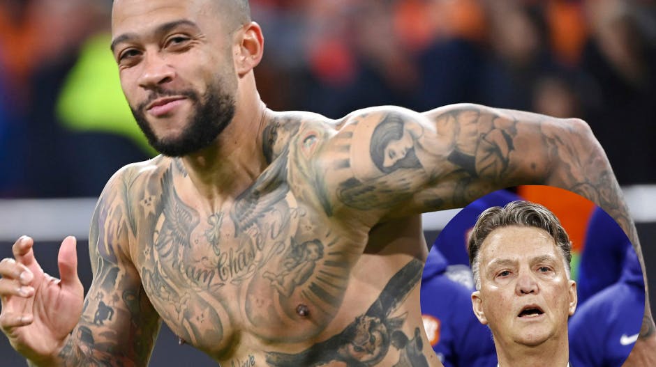 Selv om han ikke spiller i England, så kan det sagtens være, at det var Memphis Depay, som overraskede landstræneren. Han er ikke bleg for at vise overkroppen frem.