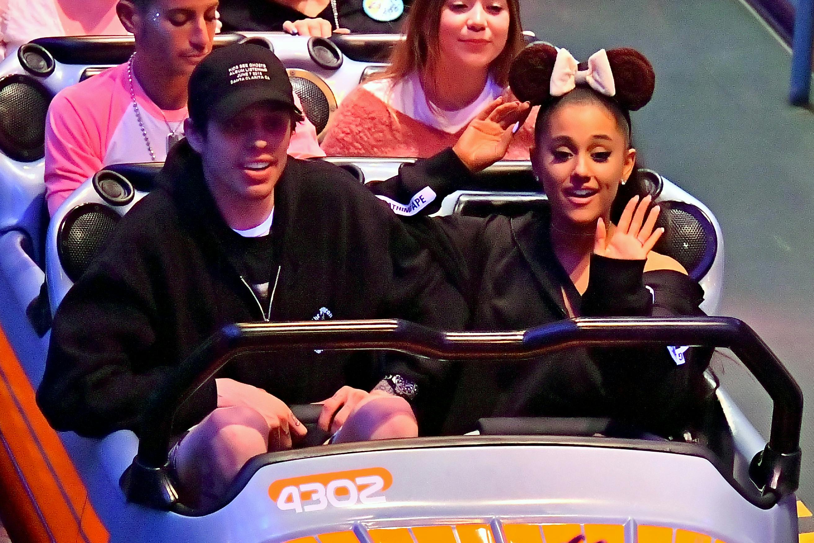 En af Pete og Arianas første dates foregik - ligesom i Kardashians tilfælde - ombord på en rutstjebane. Måske er det det, der er tricket? 
