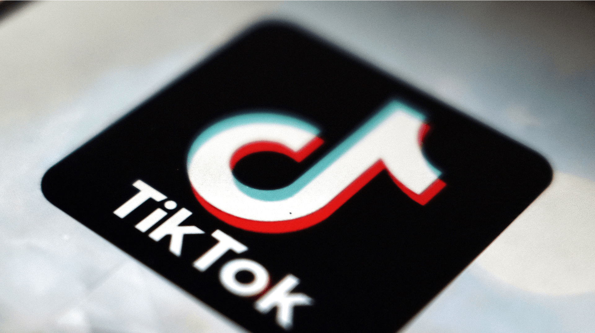 TikTok-manden sidder allerede varetægtsfængslet i sagen. Sidste år blev han idømt tre års fængsel for særdeles grove seksuelle krænkelser i en anden sag.