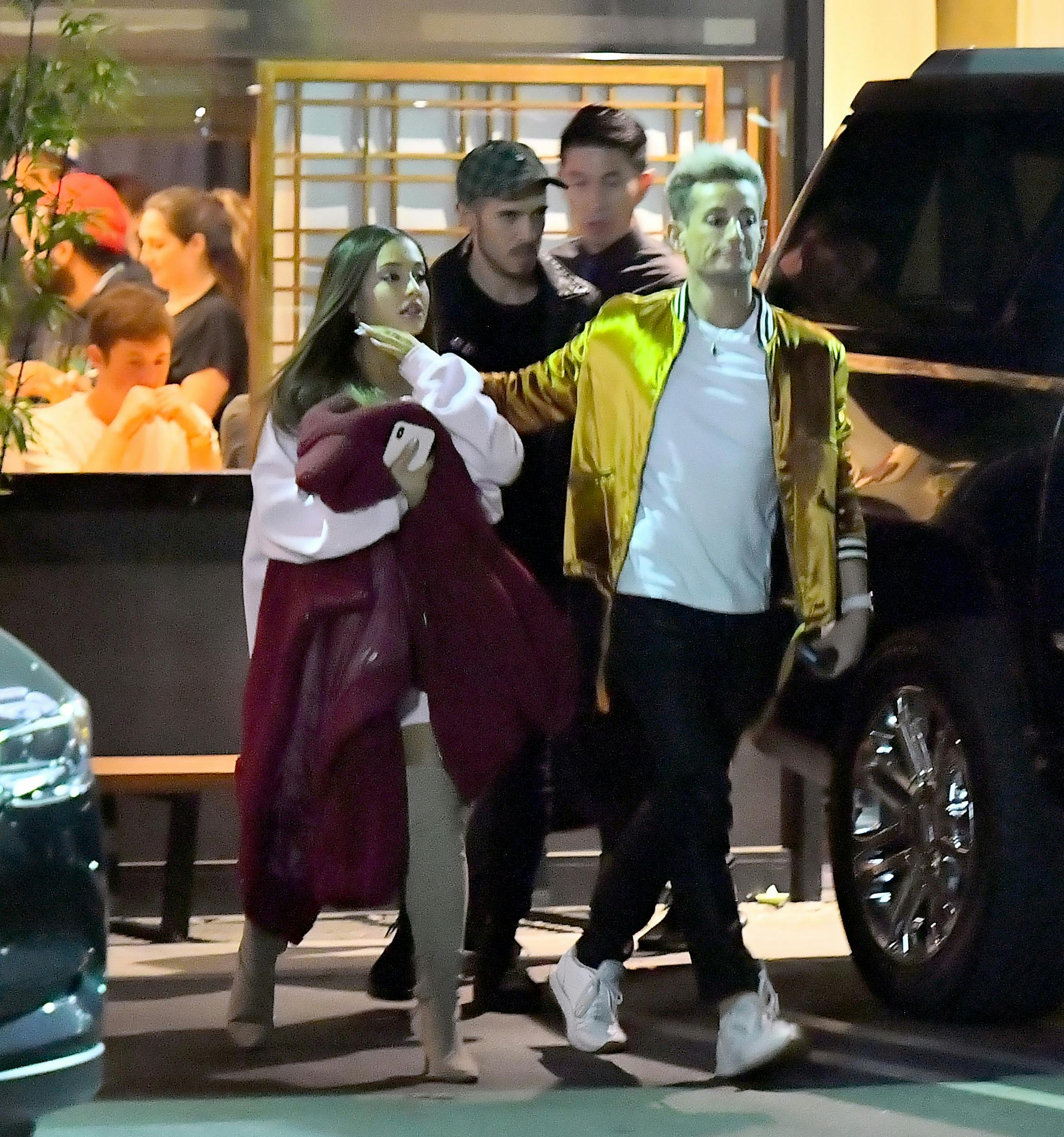 Ariana Grande og broren Frankie på sushirestaurant med venner i 2018 