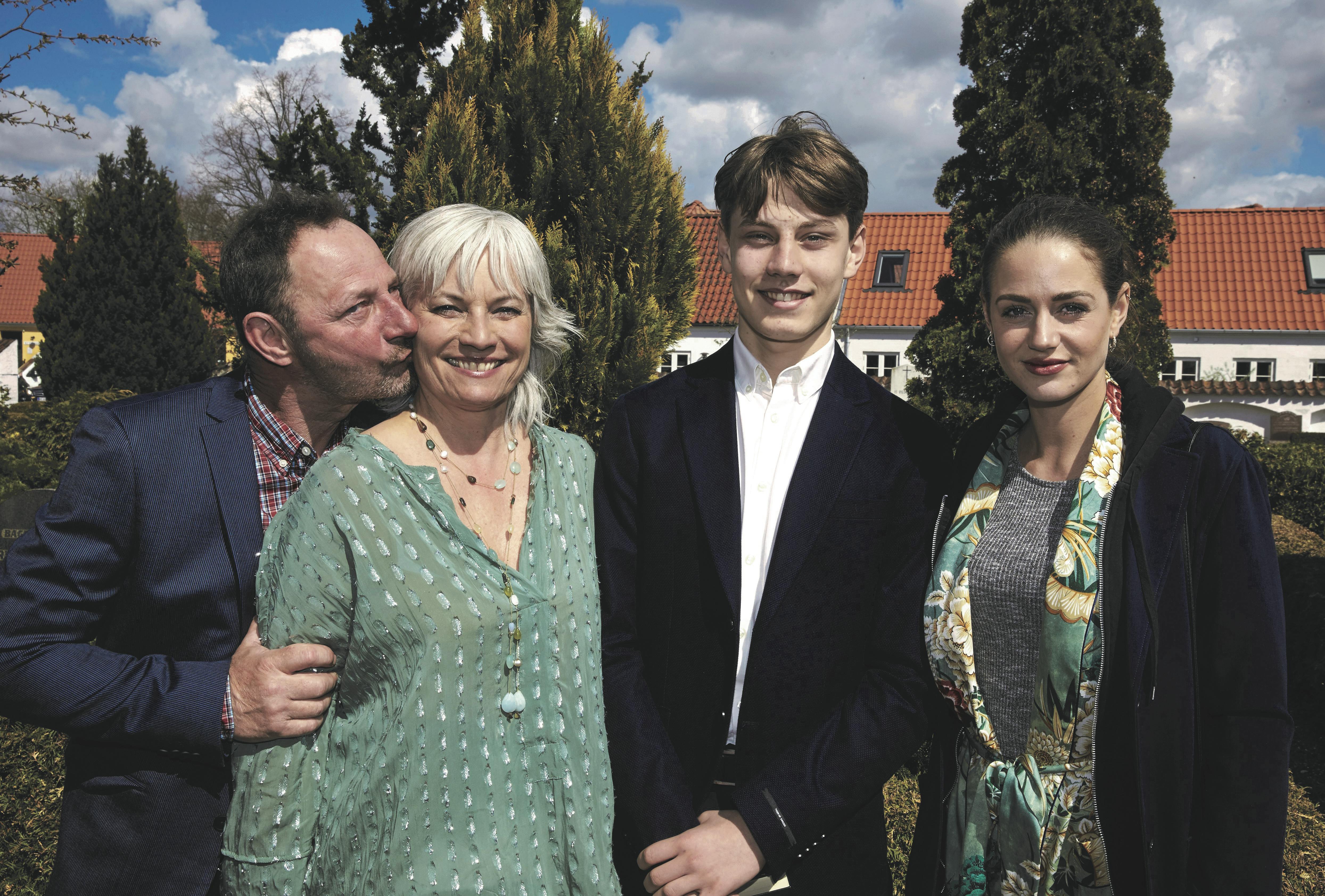 Jan Linnebjerg og Karen Abrahamsen har sønnen Magnus, 19, sammen. Jan har desuden datteren Clara, 31, fra et tidligere forhold. 