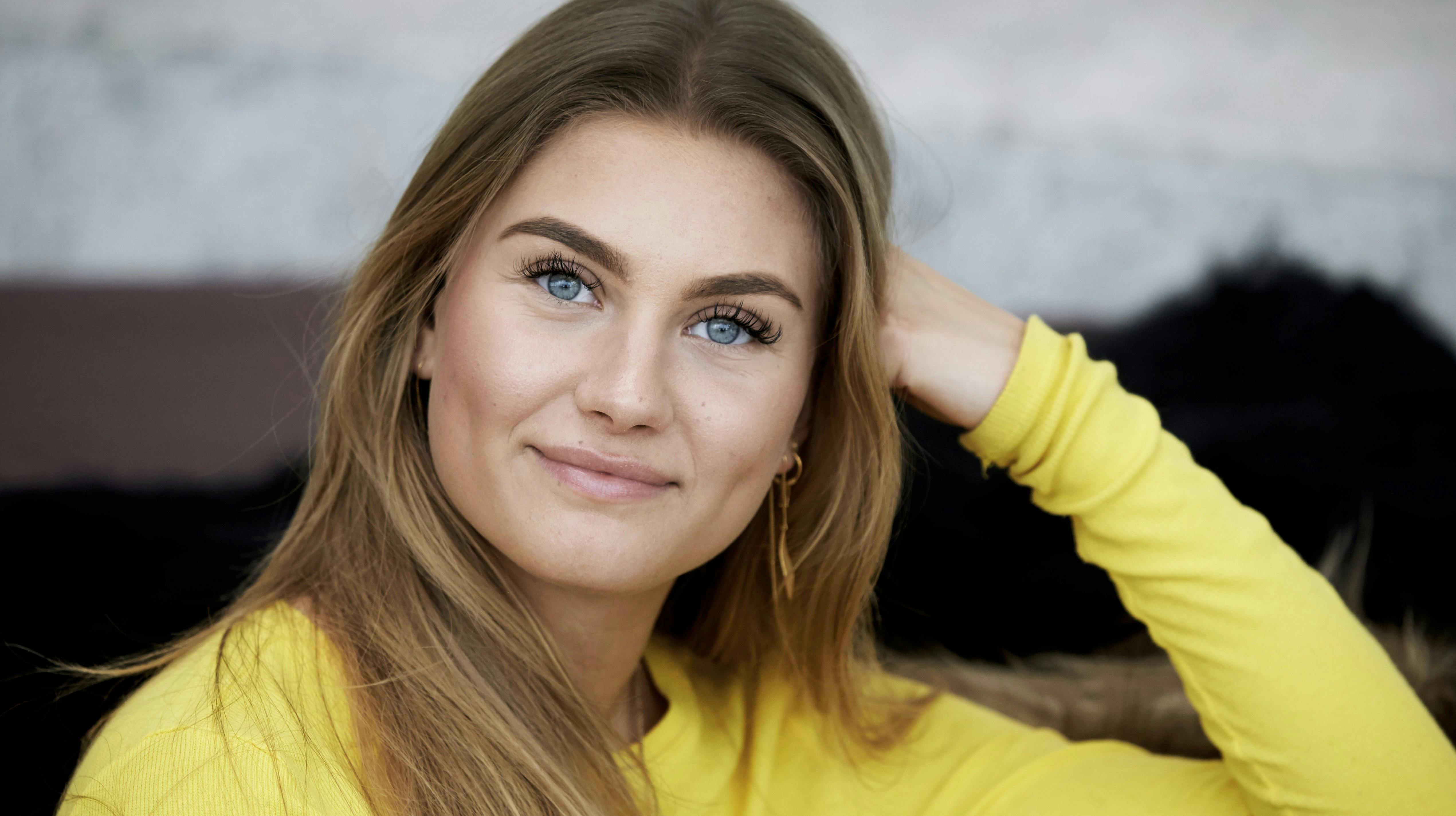 Influencer og coach Mathilde Beuschau har fyret alle sine medarbejdere og kæmper nu for at vende den økonomiske skude i virksomheden Team Mathilde ApS.