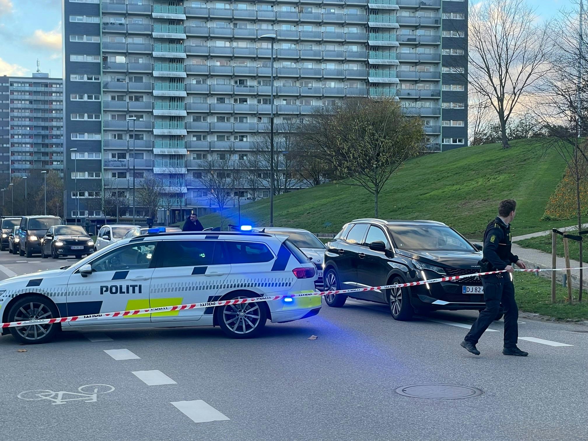 Torsdag eftermiddag er politiet i gang med en kæmpe aktion i Brøndby.

