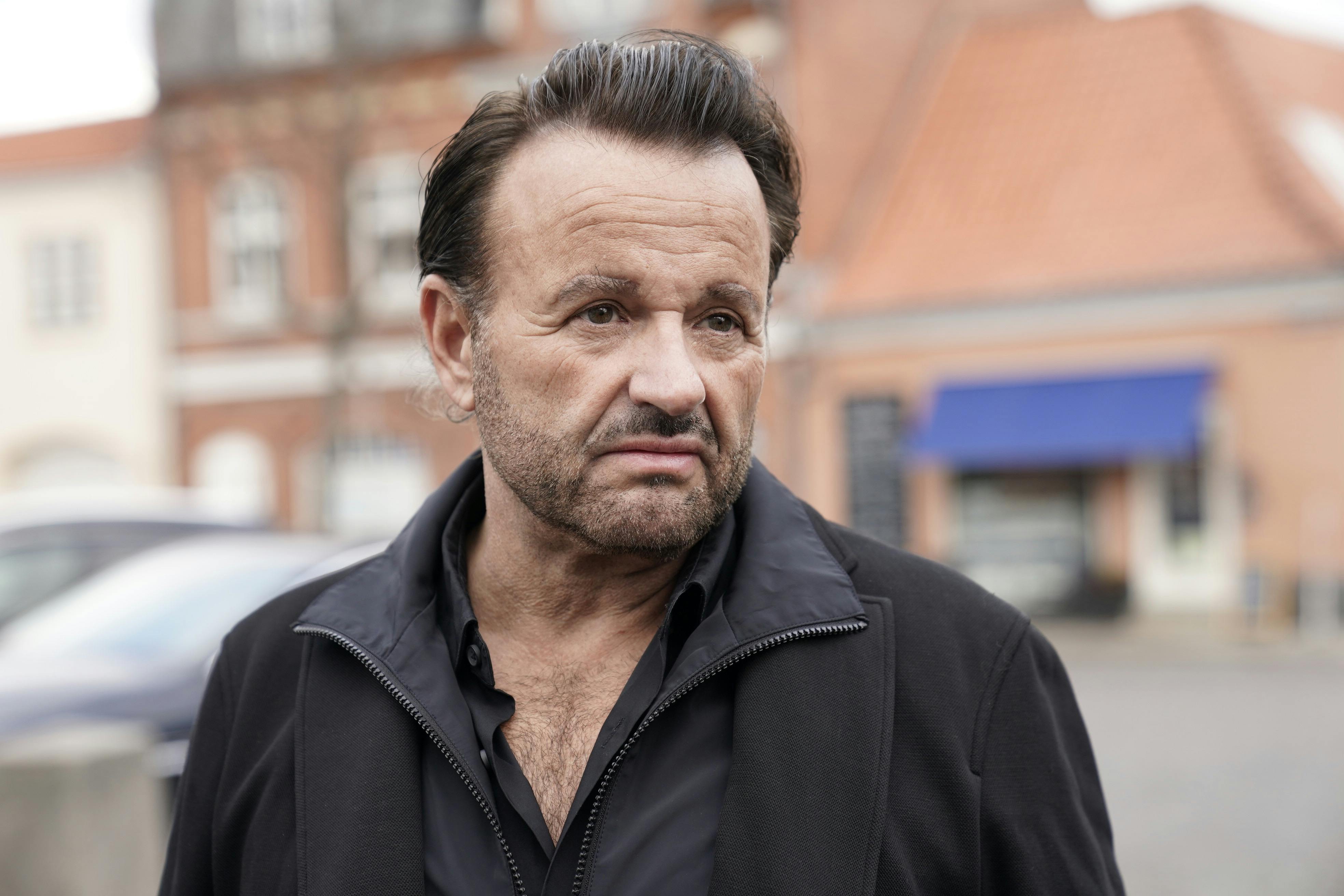 Dennis Knudsen sagde i dag farvel til sin lille datter Naomi, der døde uventet 1. november - blot seks uger gammel. 