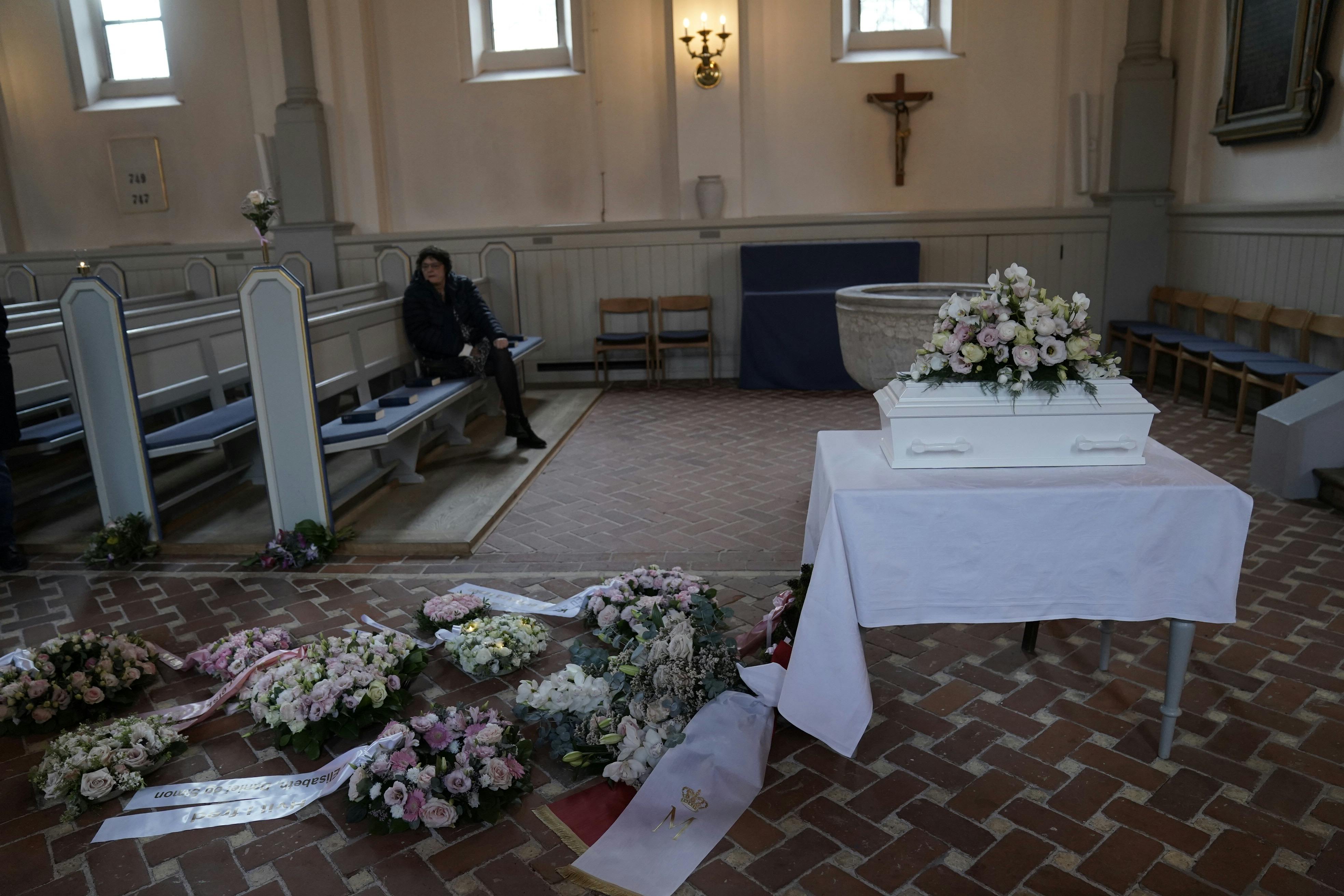 Den lille kiste med Naomi. 