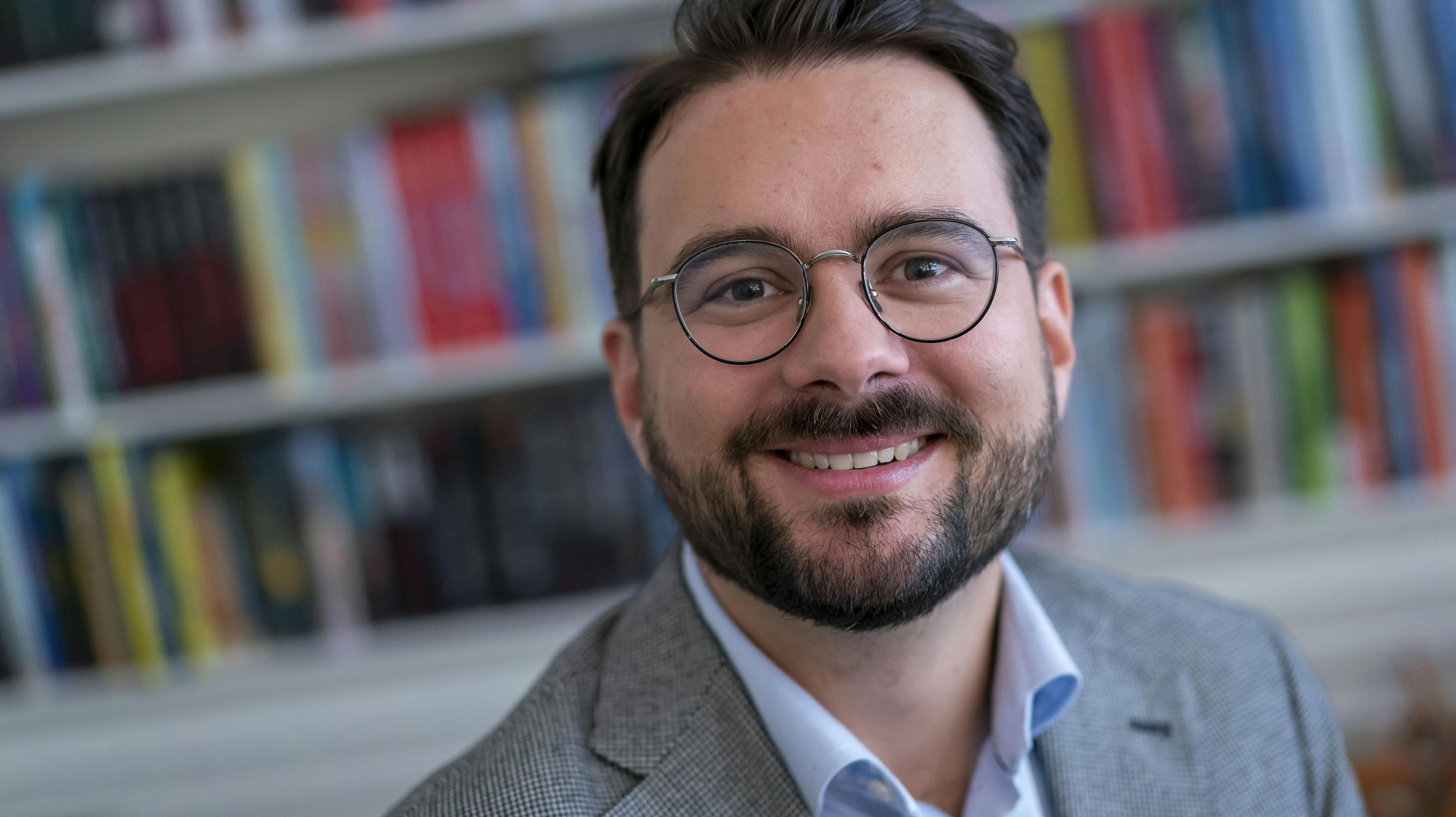 Selv om han fra næste år ikke længere skal være dirigent for DR Pigekoret, så kommer Phillip Faber ikke til at slippe DR helt. nbsp;