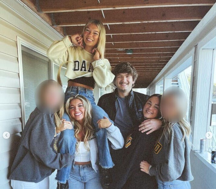 De fire unge Kaylee Goncalves (nederst tv.), Madison Morgen (øverst tv.), Ethan Chapin (midten) og Xana Kernodle (tv) er blevet slået ihjel på bestialsk vis, og drabene har sendt chokbølger igennem USA. 