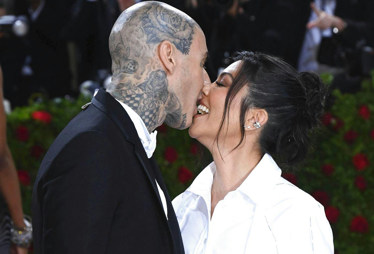 Kourtney Kardashian og Travis Barker kysser gerne til alle rød løber-arrangementer, de er inviteret til.
