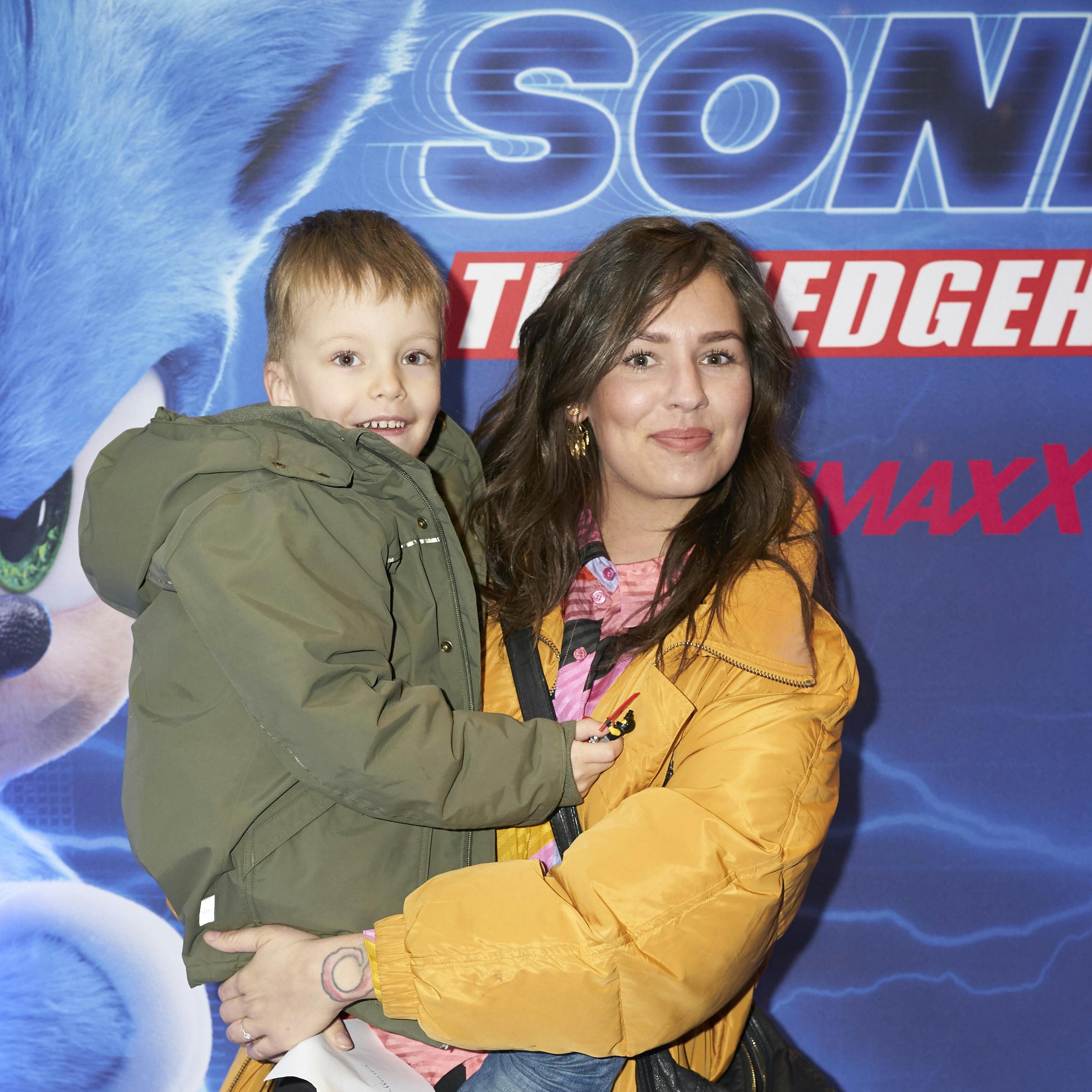 Alexandra Staffensen med sønnen Elliot.