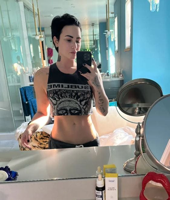Sådan så Demi Lovato ud, da hun torsdag delte et billede af sig selv på sin Instagram-profil.
