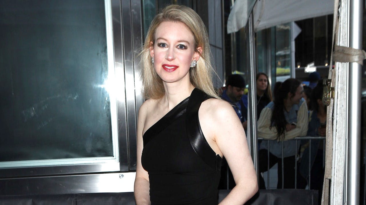 Elizabeth Holmes lignede en kommende legende. Nu skal hun føde i et fængsel.