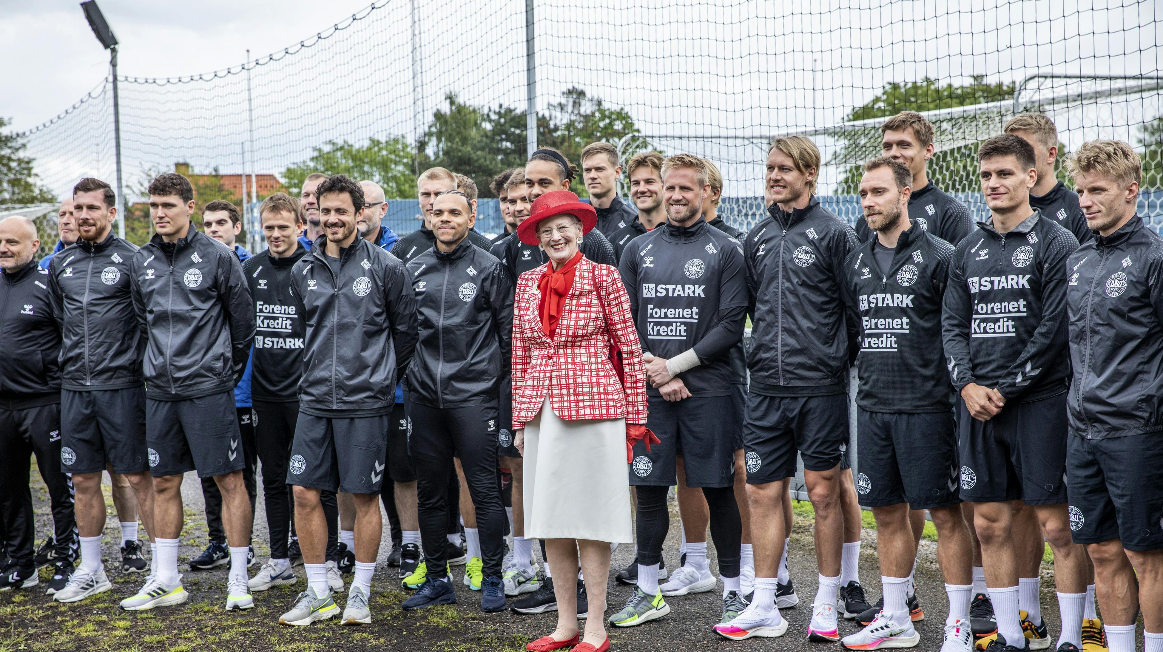 Dronning Margrethe var tilbage i juni på besøg hos det danske landshold. nbsp;