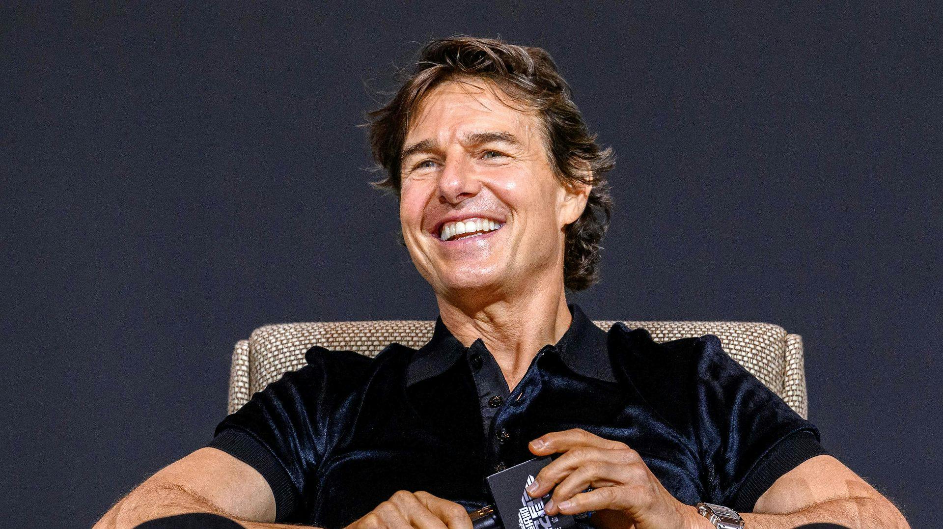 Tom Cruise skaber problemer med sin helikopter.