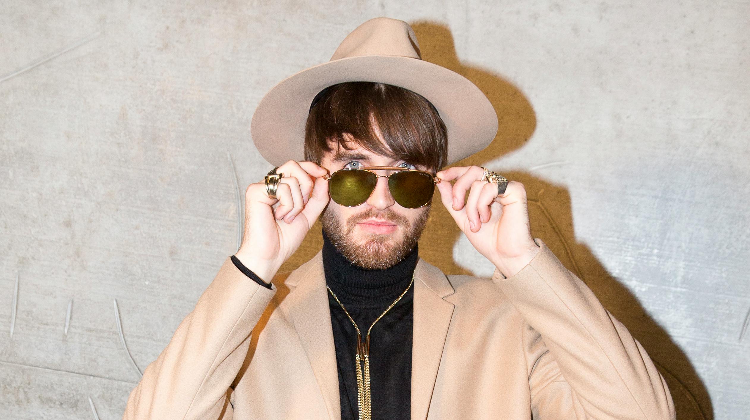 Gulddreng blev næsten afsløret under optagelserne til sin på daværende tidspunkt superhemmelige VM-sang.