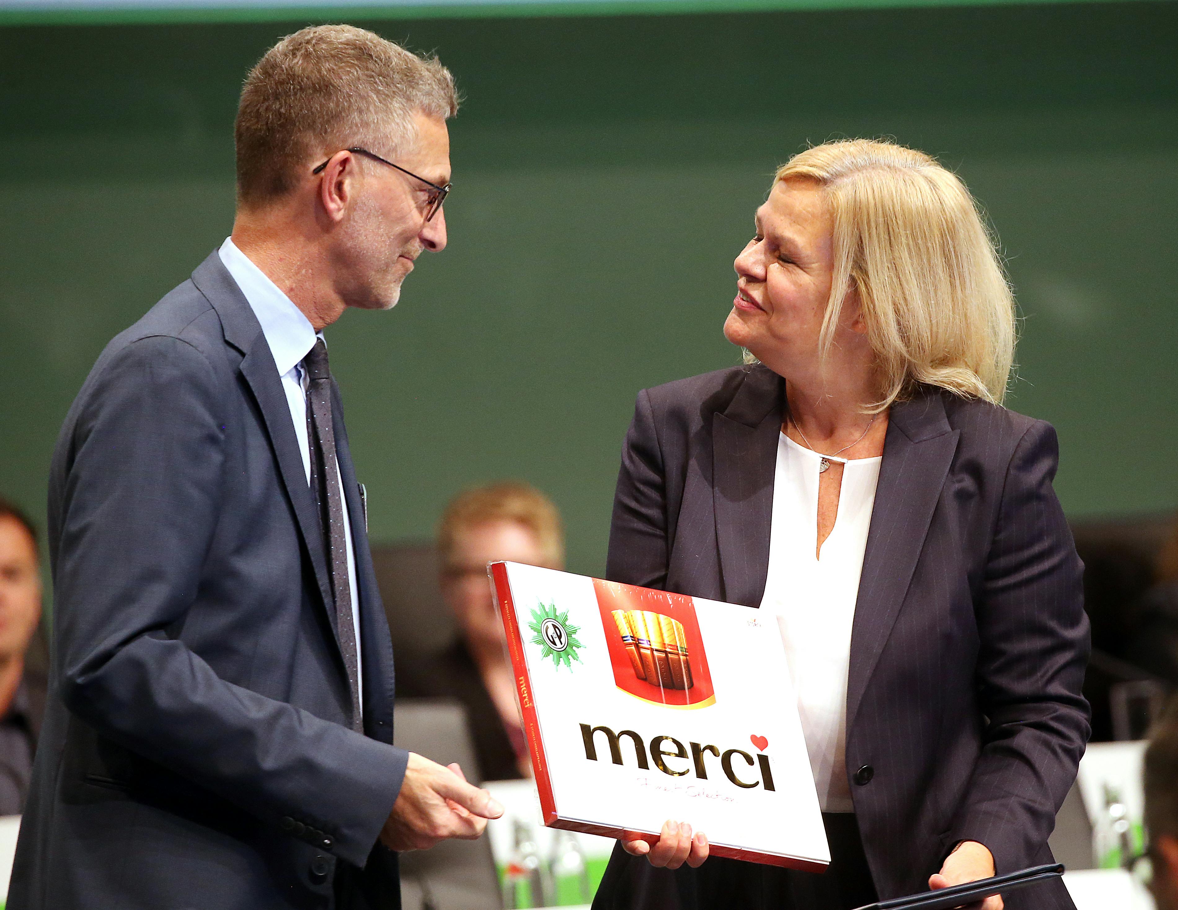 Merci, bruges – sjovt nok – ofte som gave for at sige tak. Her i en tysk sammenhæng. nbsp;