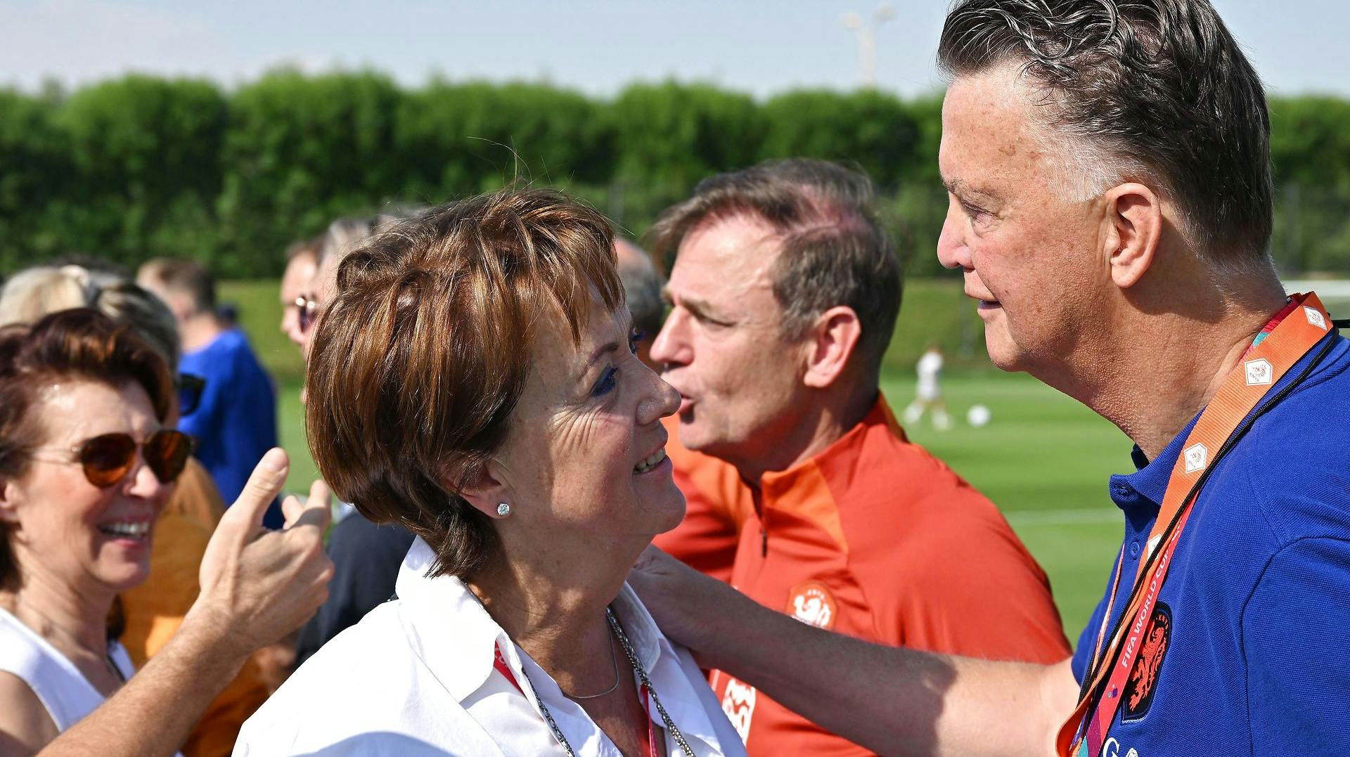 Louis Van Gaal var ikke så lidt fræk, da konen pludselig stod foran ham. 