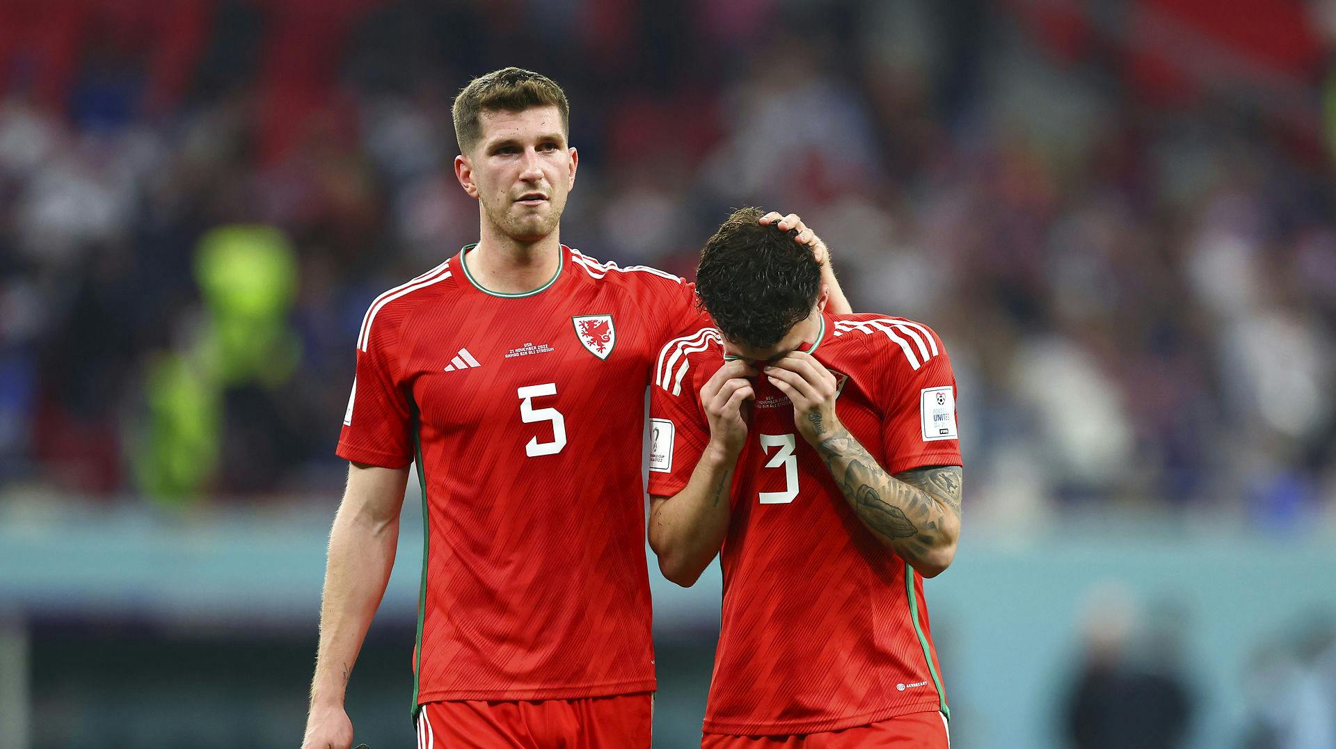 Neco Williams startede inde og ca. 80 minutter for Wales, selvom han gik rundt med stor sorg undervejs. 