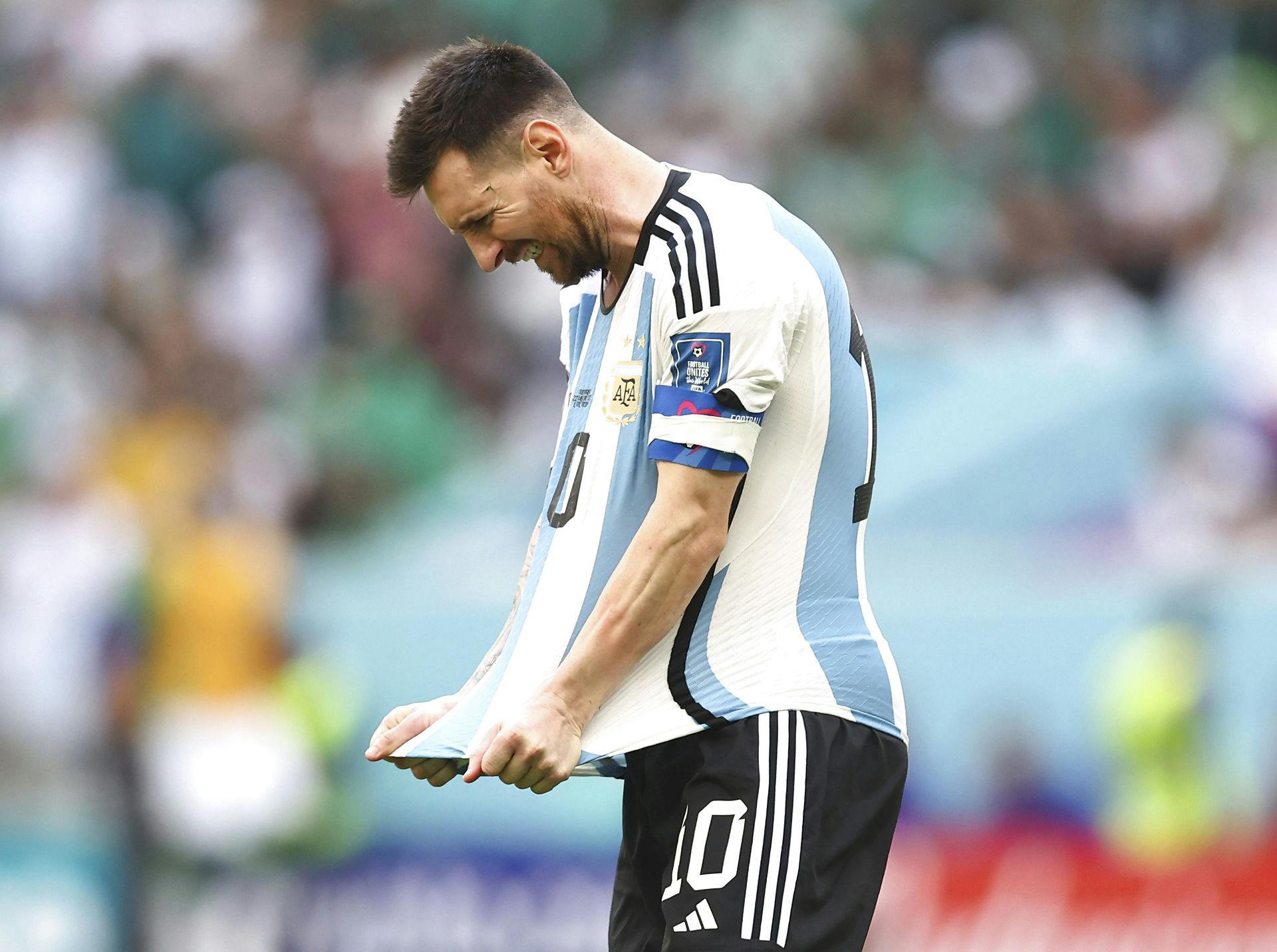 Messi scorede, men måtte indkasse et sensationelt nederlag mod Saudi-Arabien ved VM.