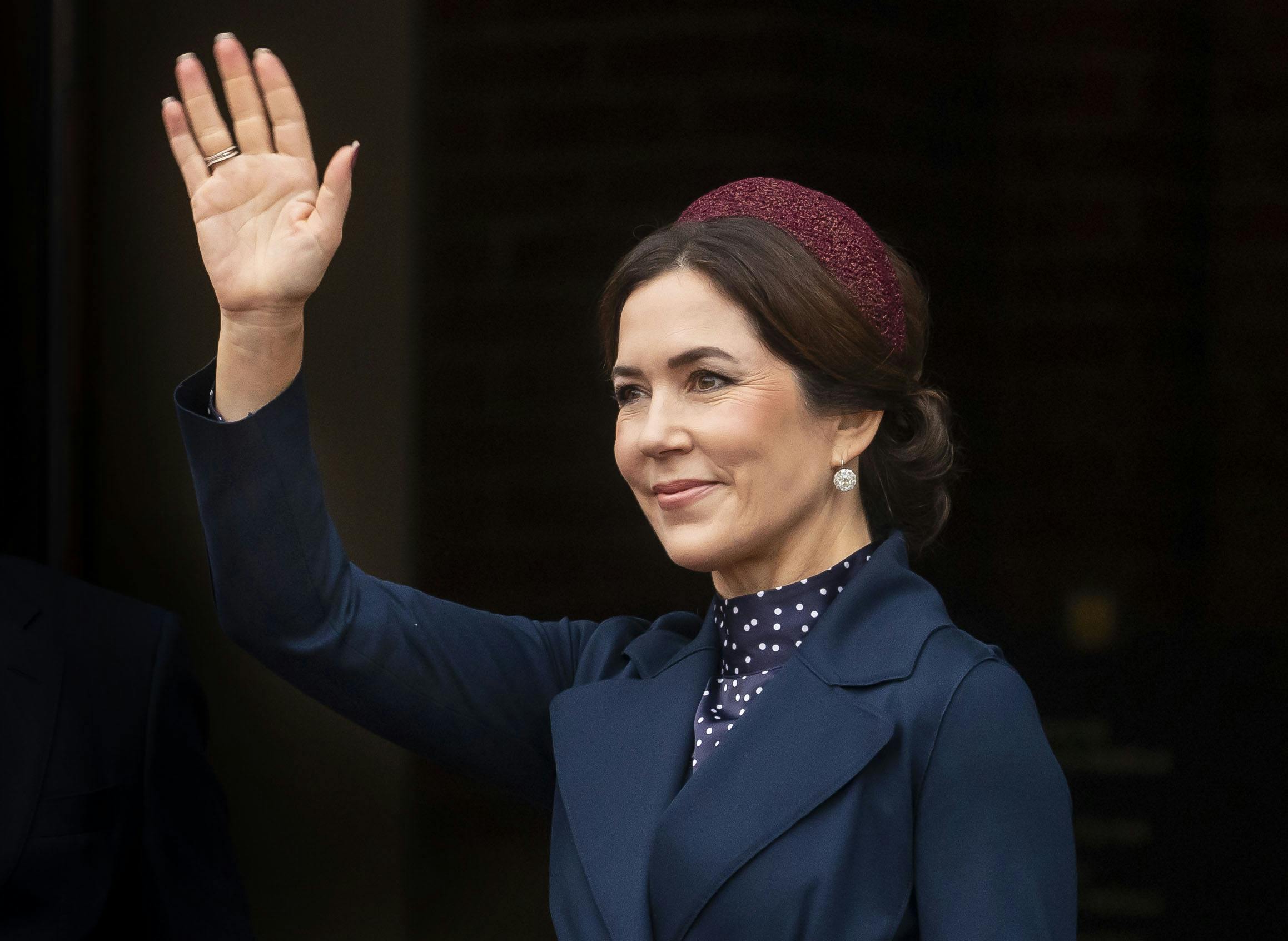 Mary forstår at fuldende sine looks med den helt rette hovedbeklædning. 