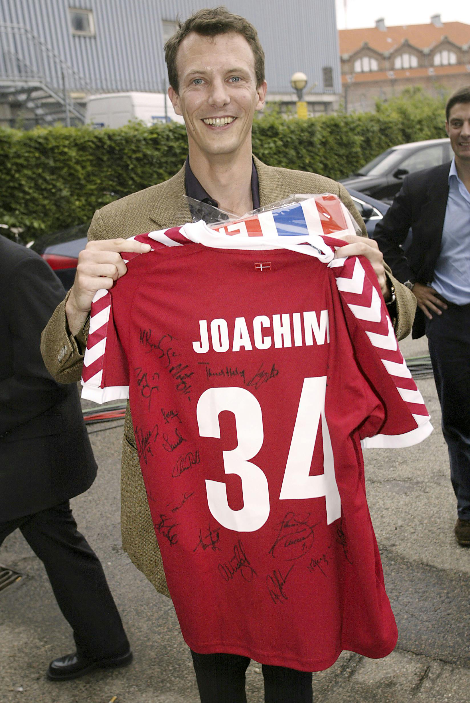 Prins Joachim er en vaskeægte fodboldfan. 