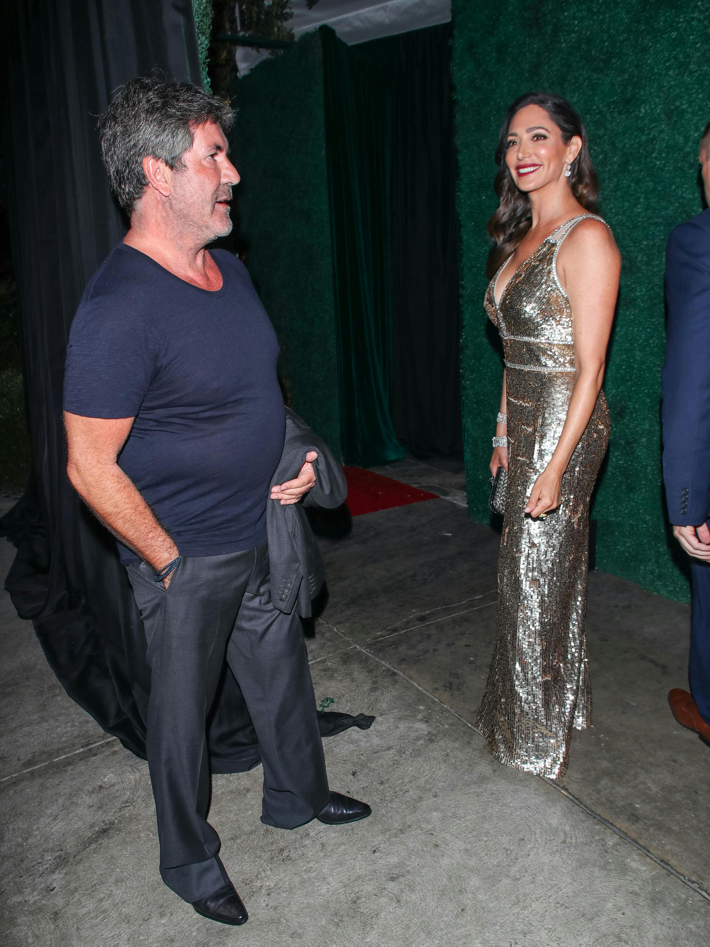 I 2018 var der lidt mere af Simon Cowell. Her er han fotograferet med sin dengang kæreste Lauran Silverman, som han senere er gået på knæ for.&nbsp;
