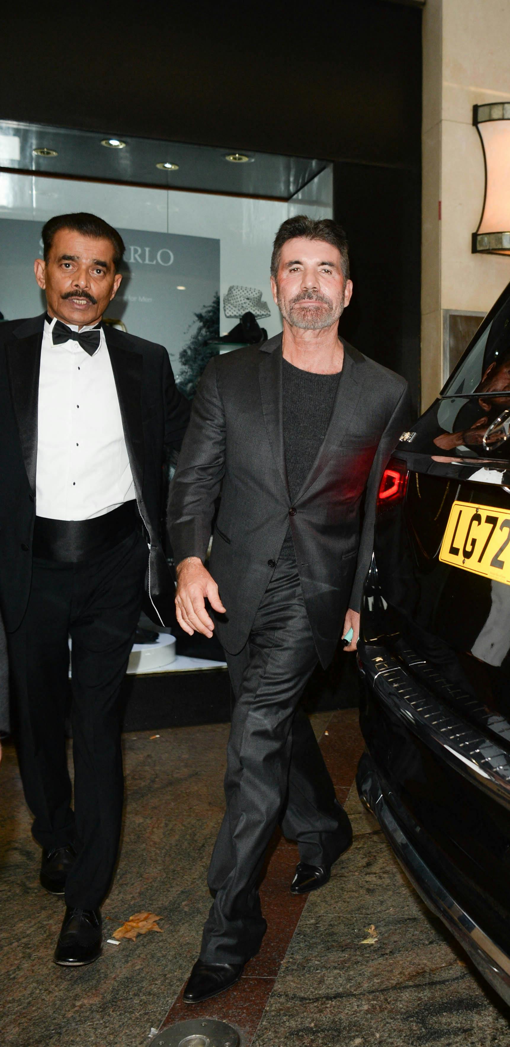 Simon Cowell osede af selvtillid, da han i går aftes forlod et awardshow.