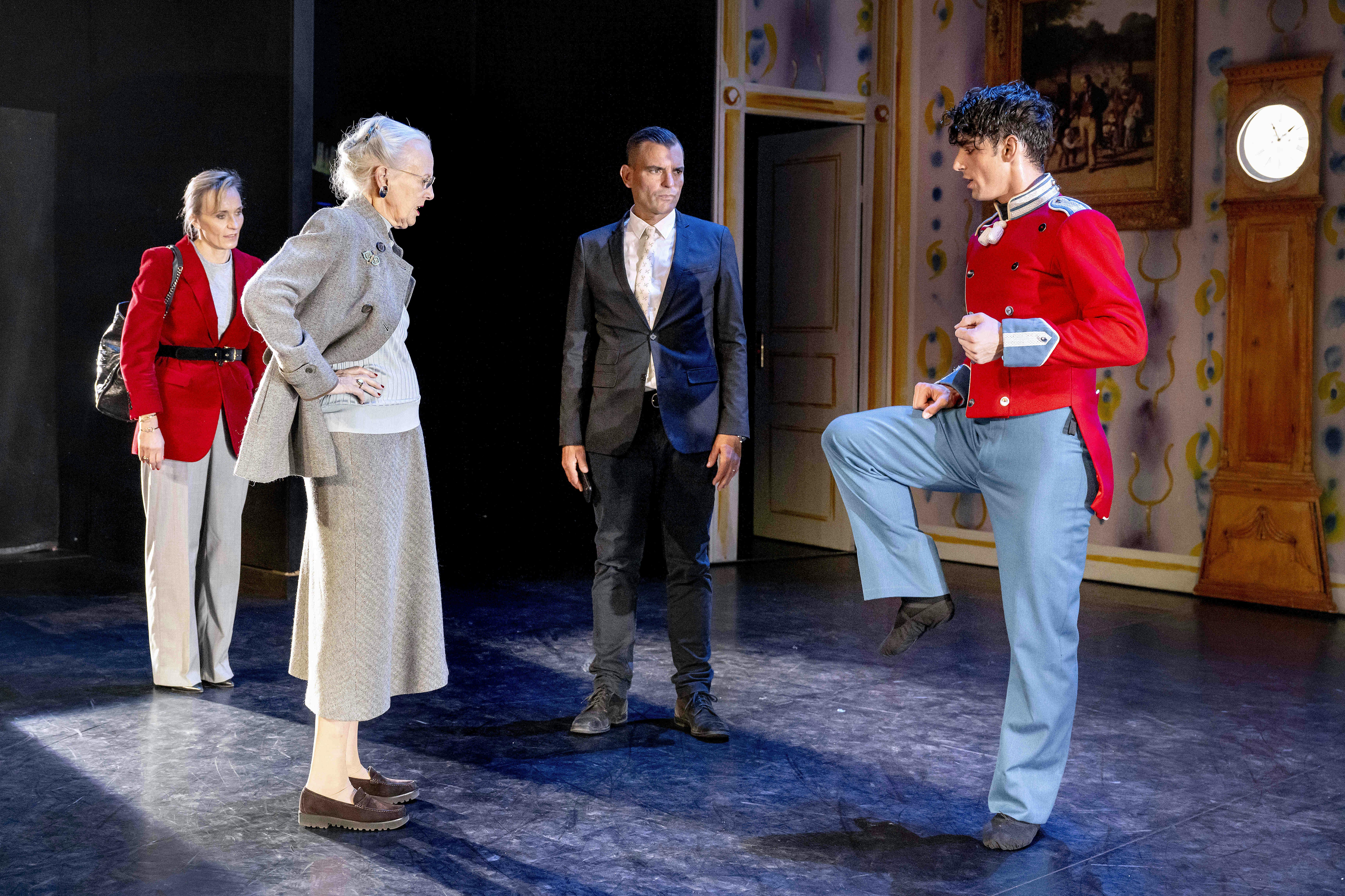 Dronning Margrethe forstår godt at strække sproget ud i hjørnerne, når hun er i det rette selskab.