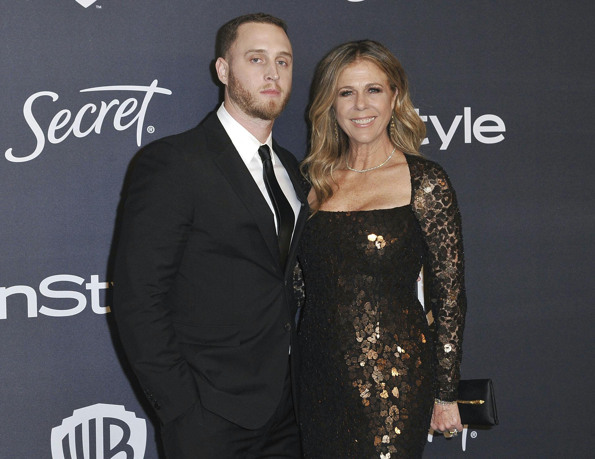 Chet Hanks med sin mor, Rita Wilson.