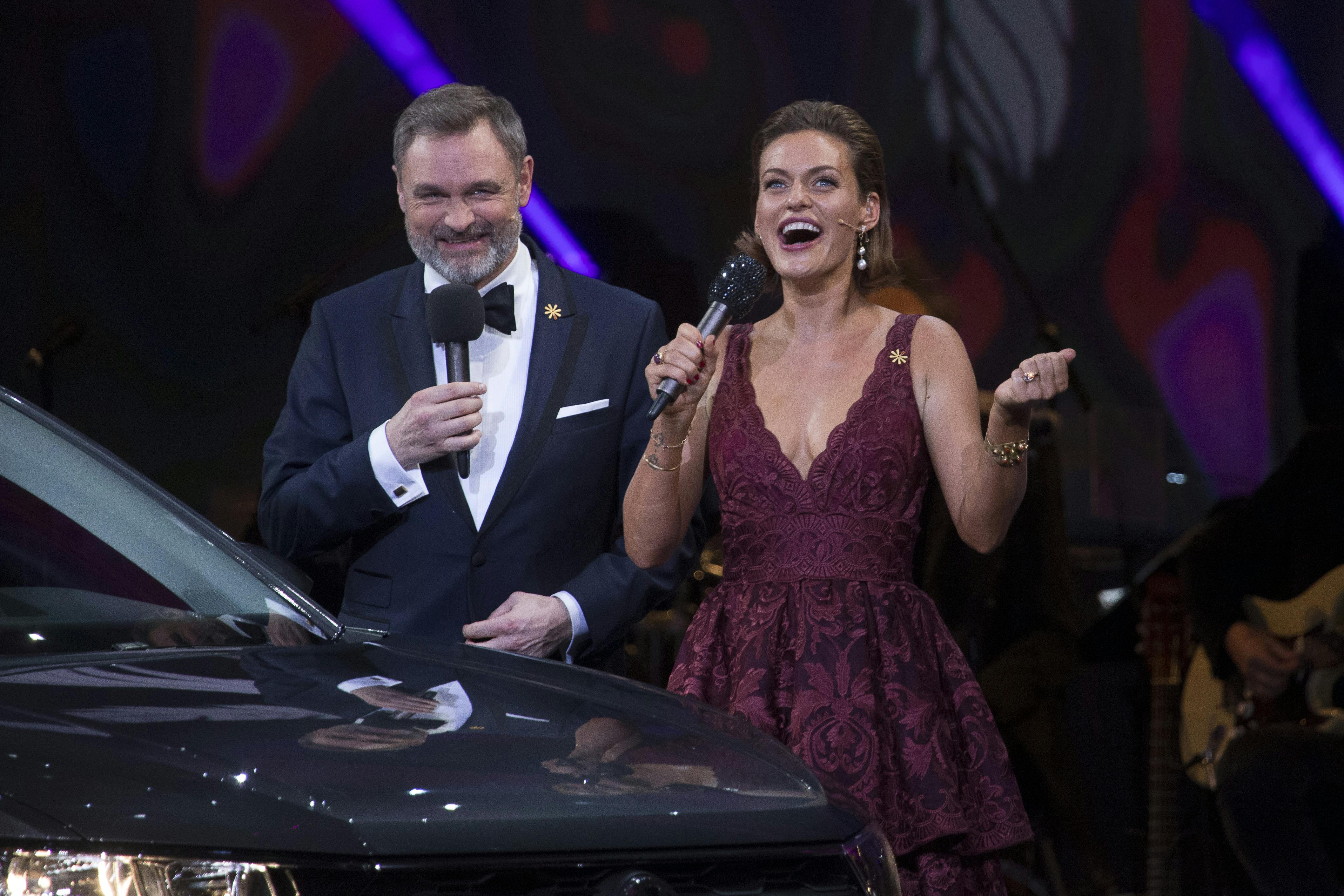 Gennem 12 sæsoner var Claus Elming vært på "Vild med dans". Her med Sarah Grünewald, der stadig står i spidsen for danseprogrammerne - nu sammen med Martin Johannes Larsen. 