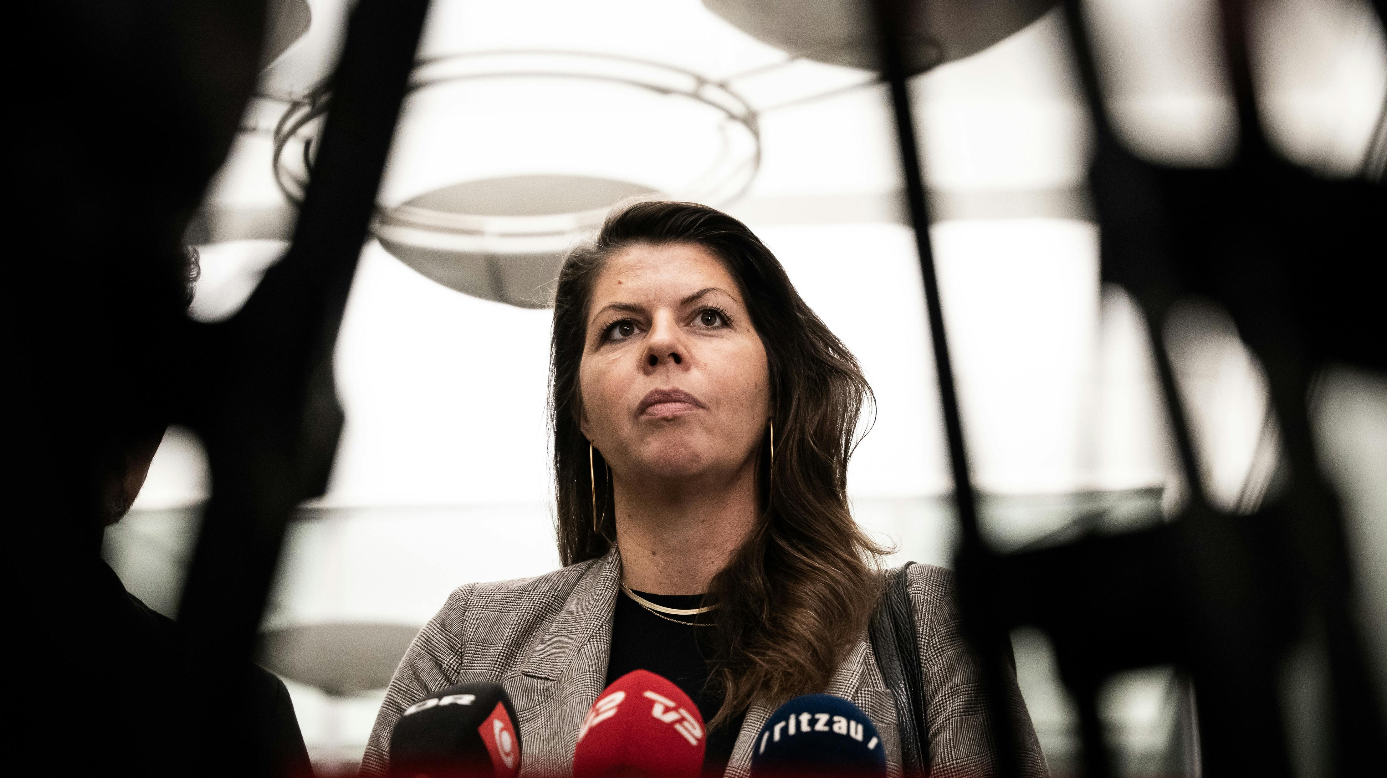 Franciska Rosenkilde (Å) har meddelt, at de som Enhedslisten er ude af regeringsforhandlingerne. 