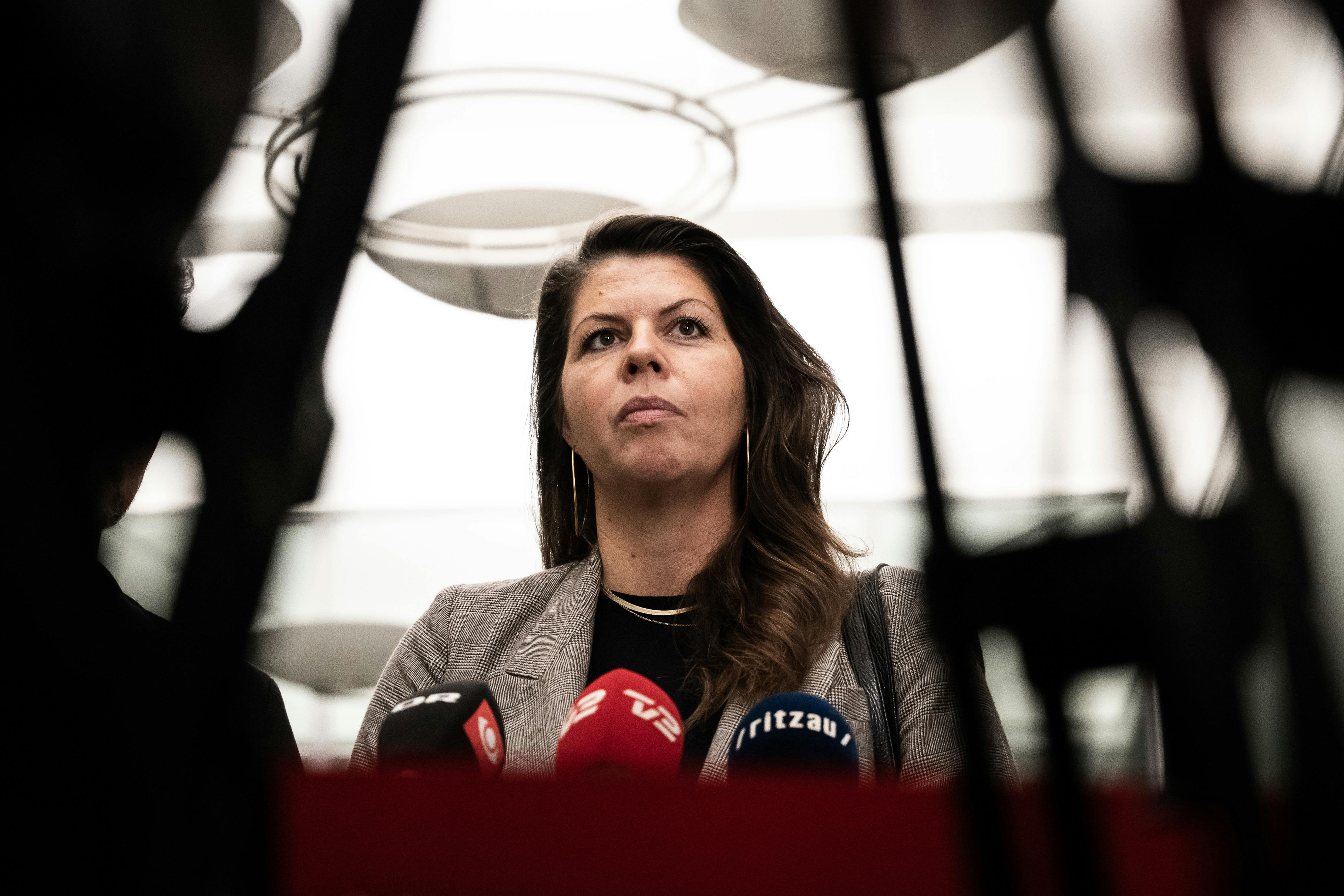 Franciska Rosenkilde (Å) har meddelt, at de som Enhedslisten er ude af regeringsforhandlingerne. 