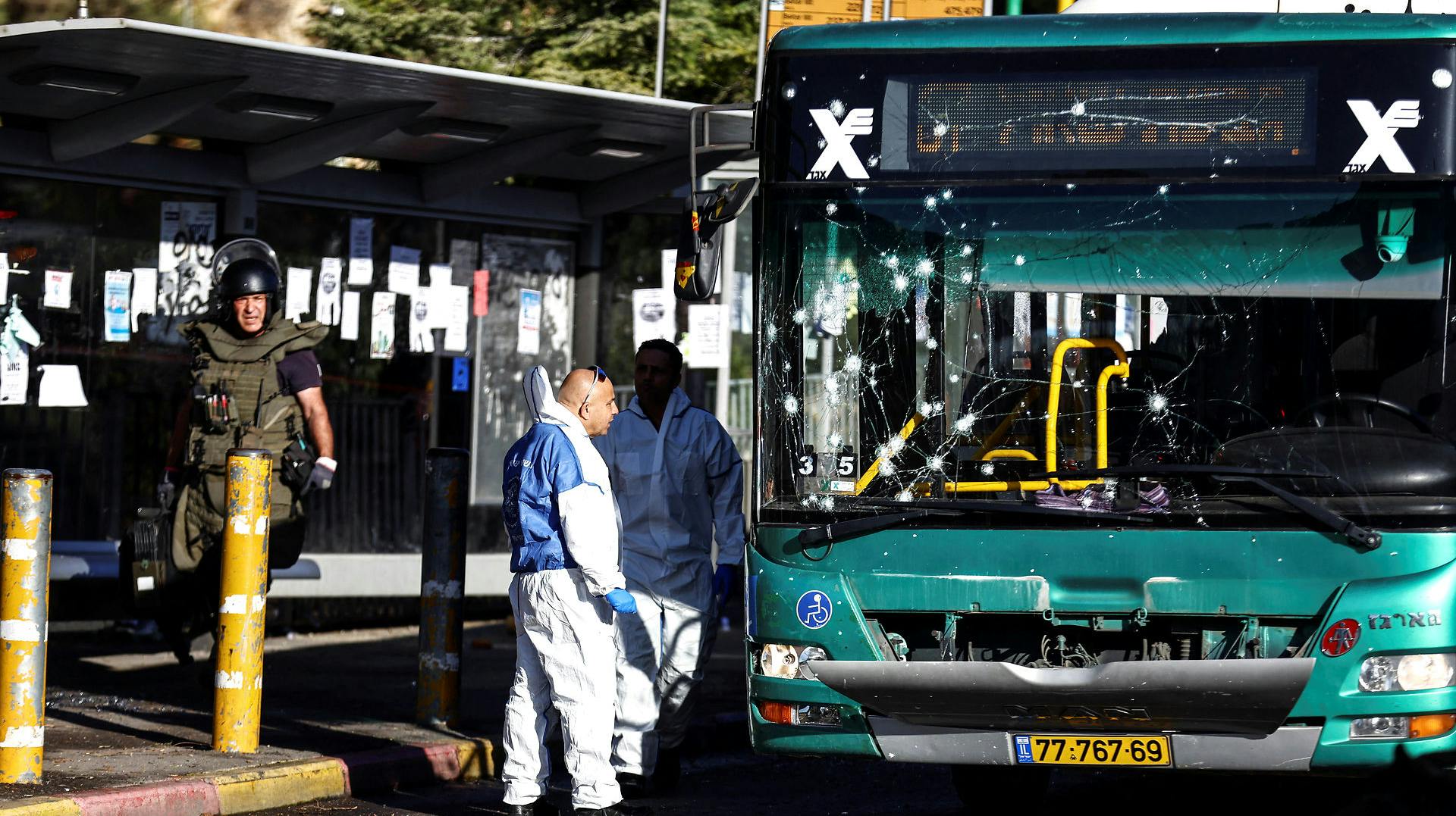 Her ses busstoppestedet, hvor en af eksplosionerne skete.