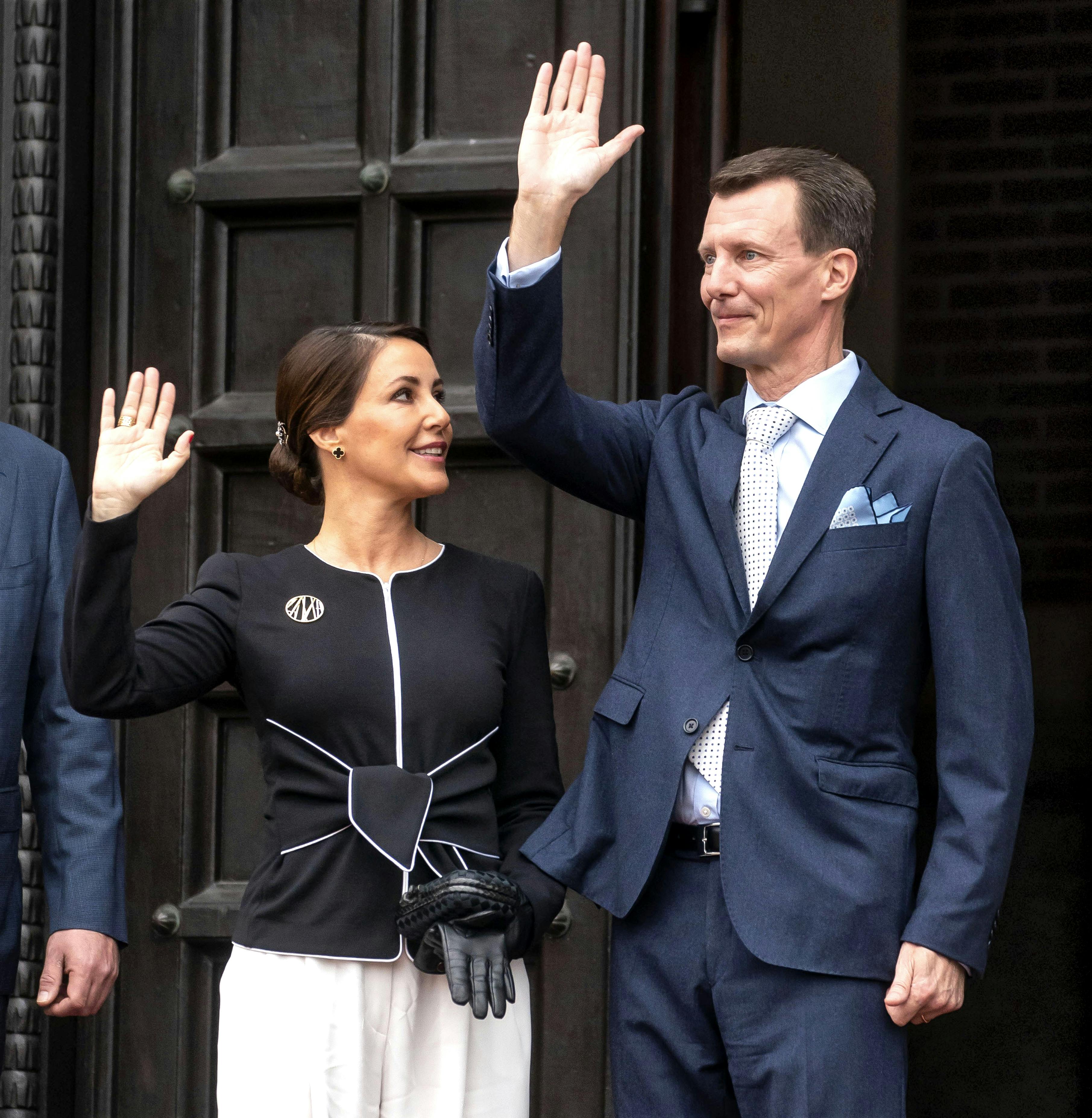 Da dronning Margrethe fejrede sin 50-års regeringsjubilæum på Københavns Rådhus, var Joachim og Marie med som gæster. Dette var første gang, siden dronningen satte gang i en større krise i kongehuset, at de var samlet.&nbsp;

