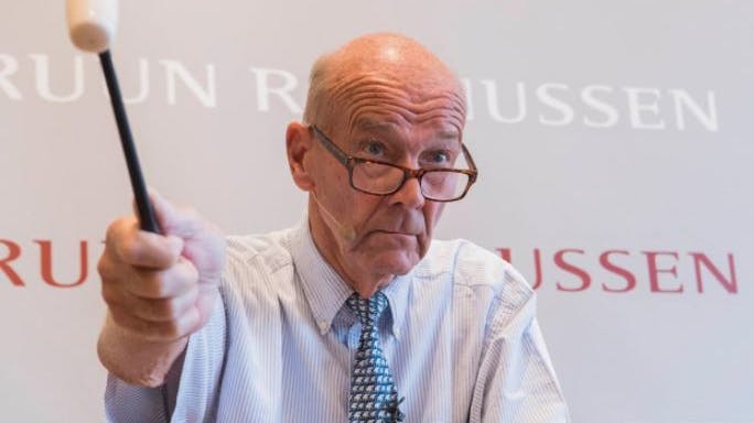 Jesper Bruun Rasmussen ønsker ikke at kommentere Andy Warhol-skandalen, som TV 2 i morgen fortæller mere om i programmet "Auktionshusets hemmelige handel".