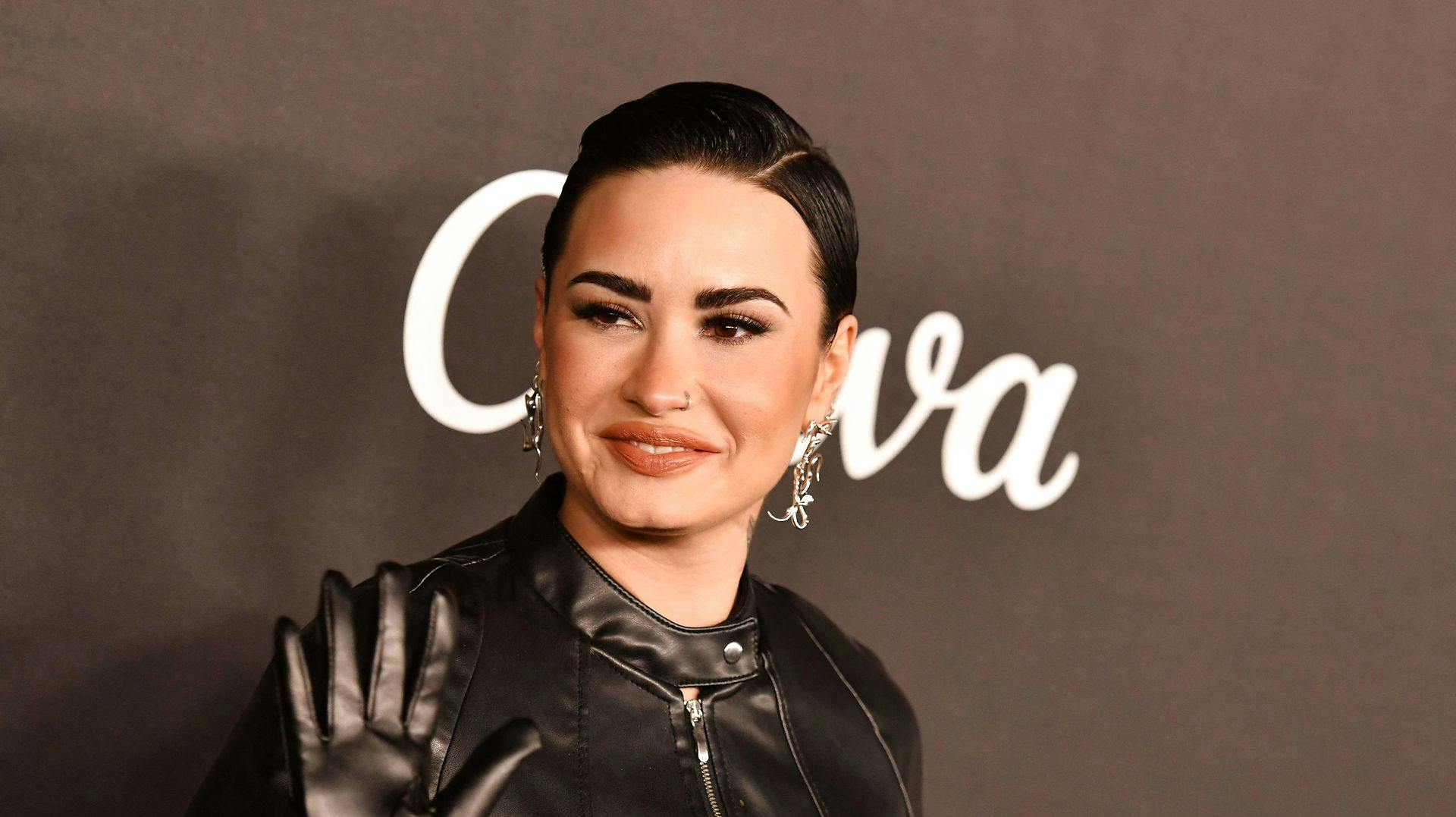Demi Lovato viser kæresten frem.
