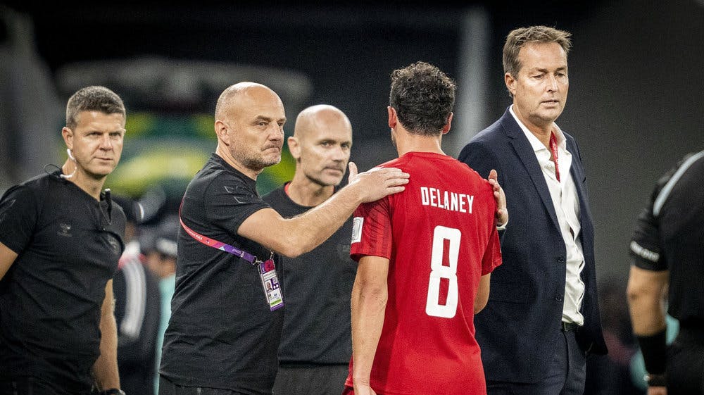 Thomas Delaney måtte lade sig udskifte kort før pausen i fodboldlandsholdets VM-premiere.