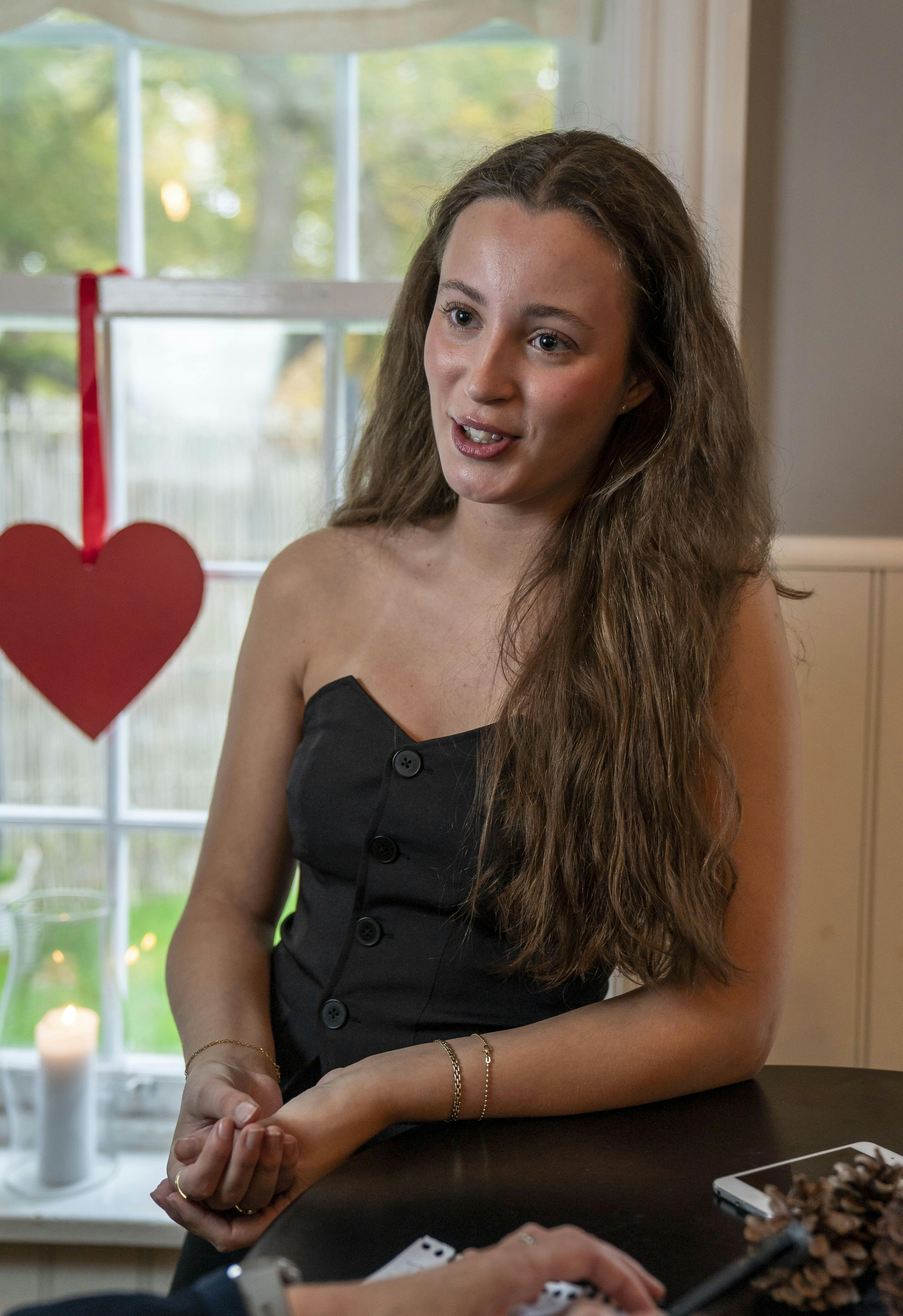19-årige Josephine Højbjerg er vild med julen - åbenbart så vild, at hun som 1-årig begyndte at spise en julekugle.