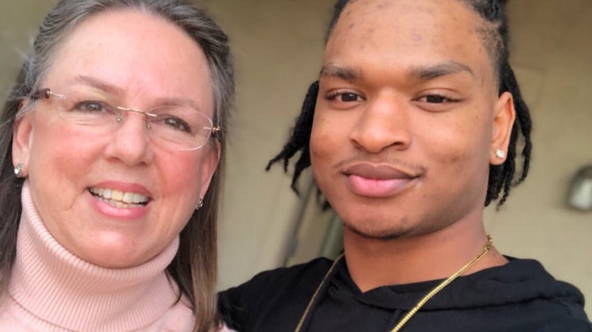 Bedstemor Wanda Dench og Jamal Hinton gik viralt i 2016 og holder stadig venskabet ved lige.