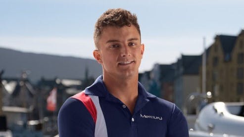 Kyle Dickard har rodet sig ud i problemer under en fodboldkamp. 