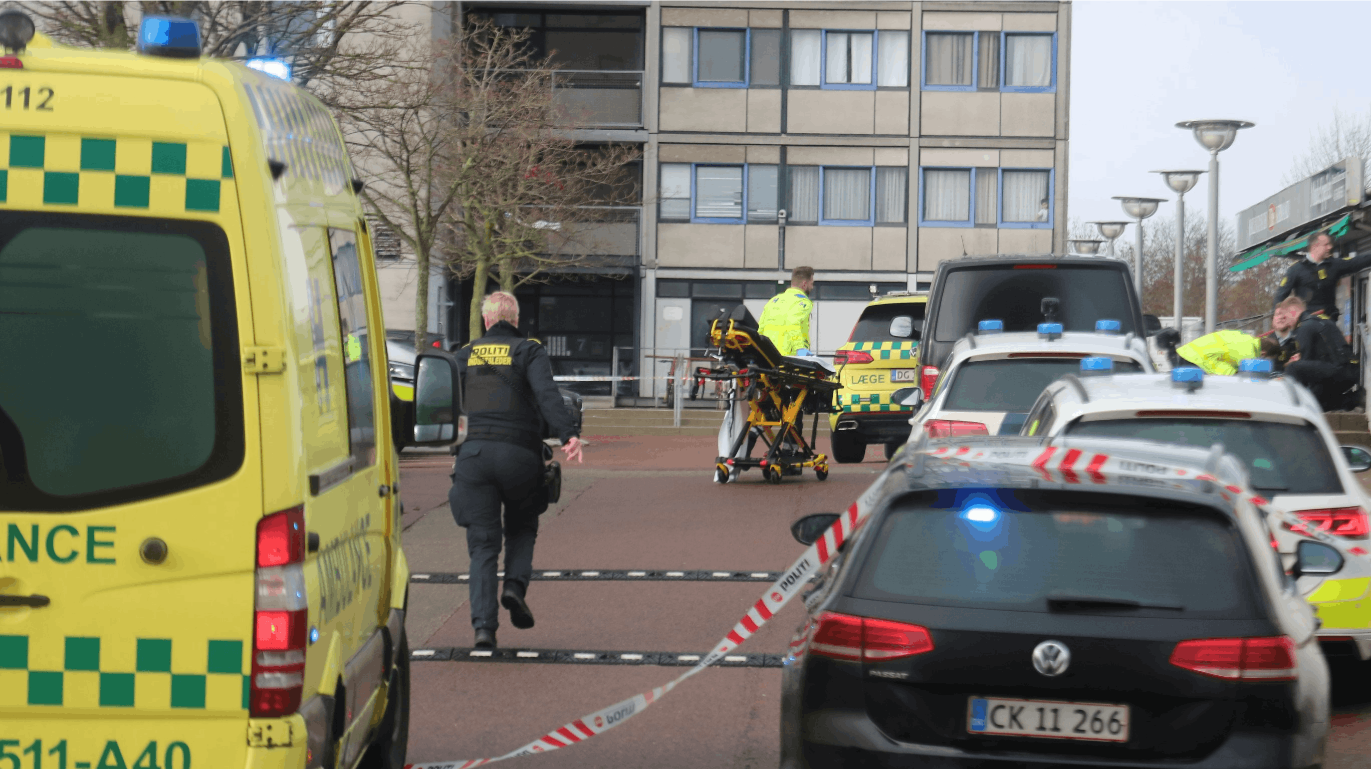 En mand i 40'erne er afgået ved døden efter at være blevet knivstukket. Episoden fandt sted i Hallingparken i Brøndby.