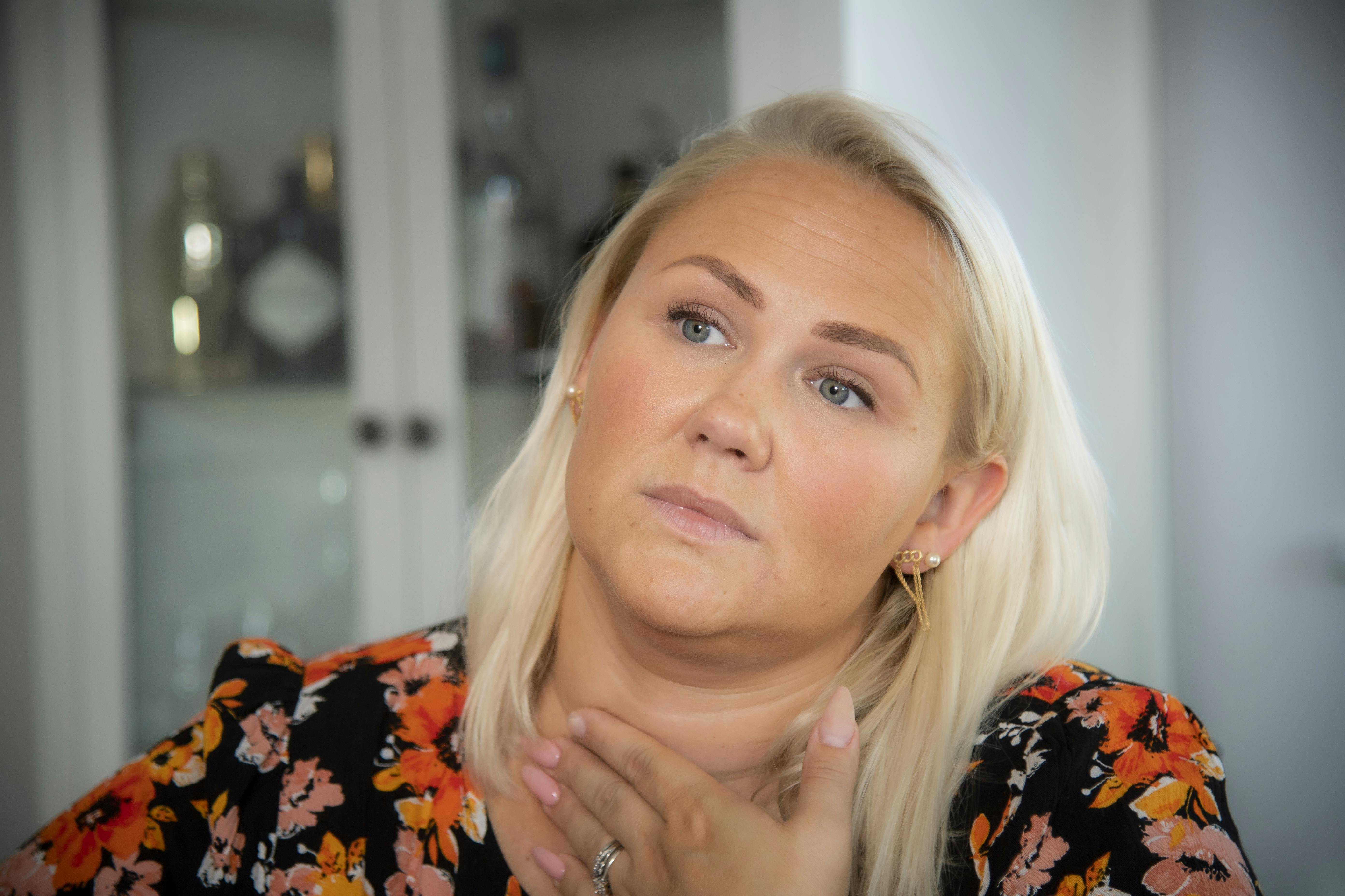 Cecilie Schmeichel måtte på hospitalet, da der udbrød brand i hendes køkken.
