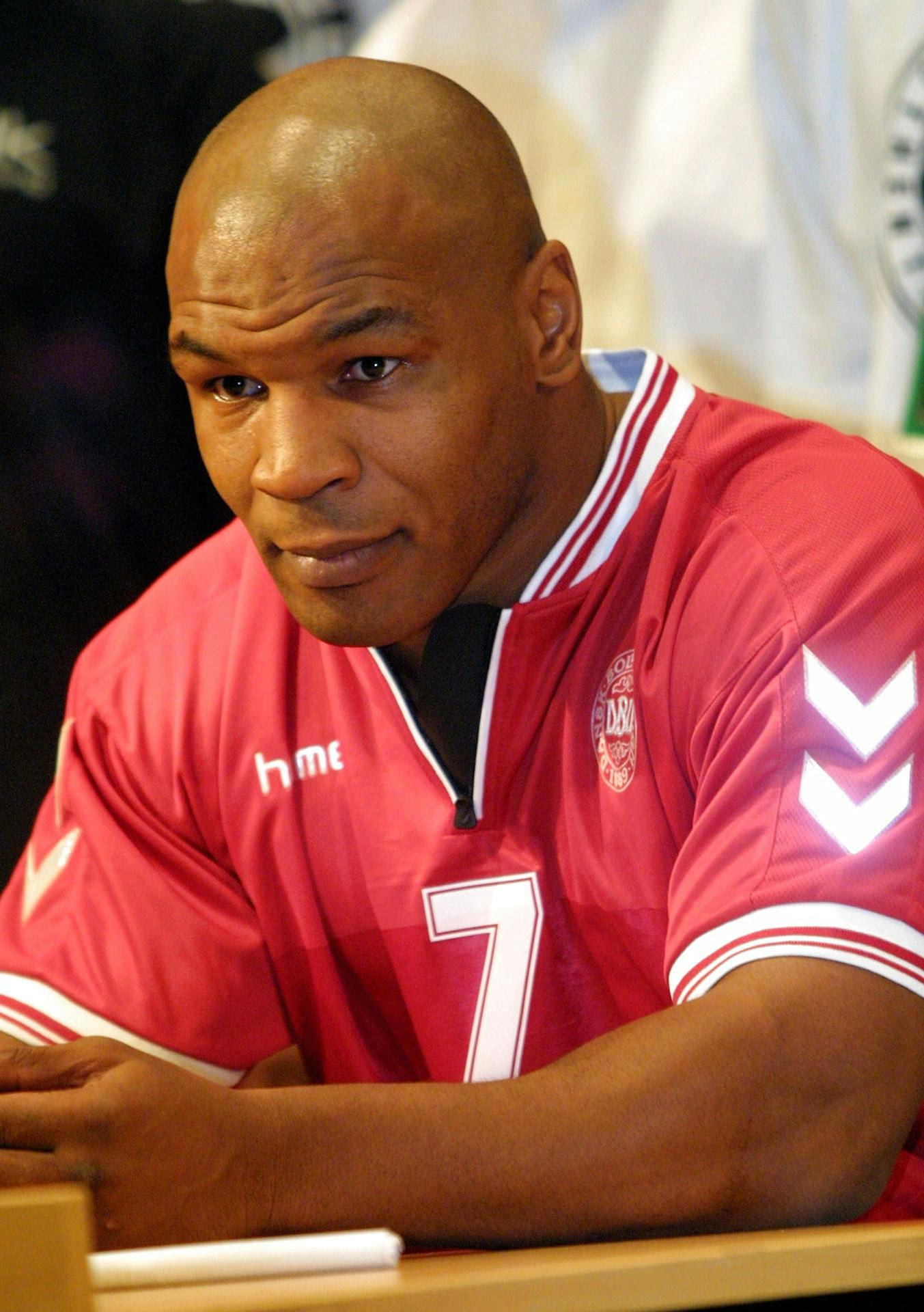 Mike Tyson i en Thomas Gravesen-landsholdstrøje 