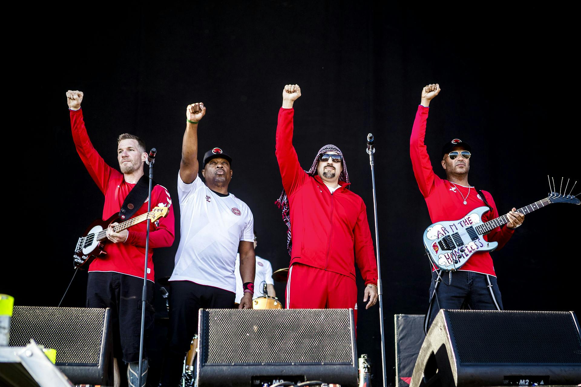 Den amerikanske rap-rock gruppe Prophets of Rage spillede på Tinderbox i 2018 med danske landsholdstrøjer på. 